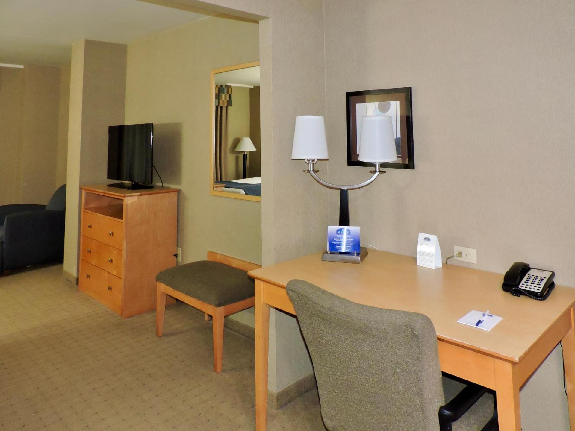 Marco LaGuardia Hotel & Suites - Photo 12