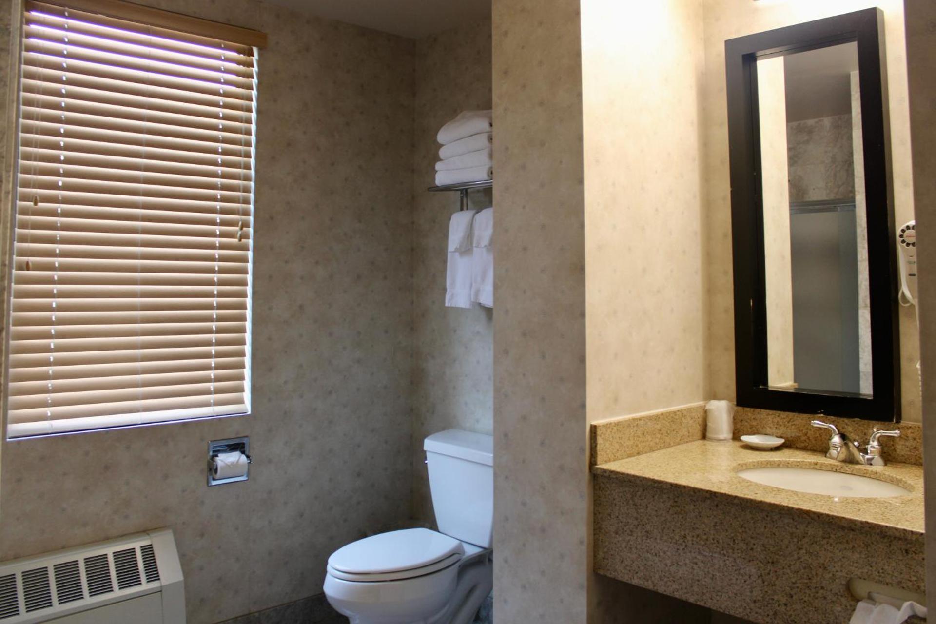 Marco LaGuardia Hotel & Suites - Photo 11