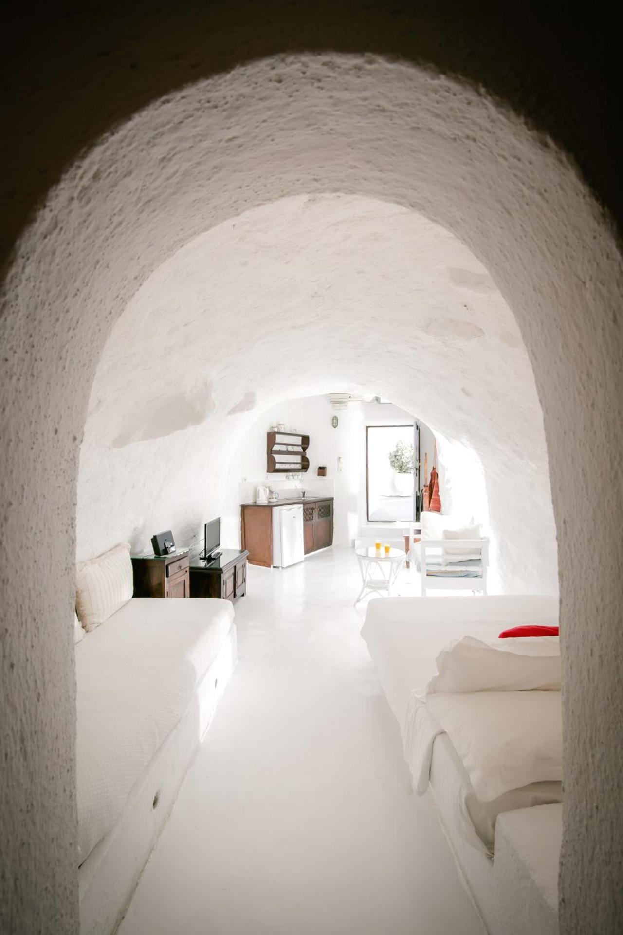 Alexander's Suites - Photo 46