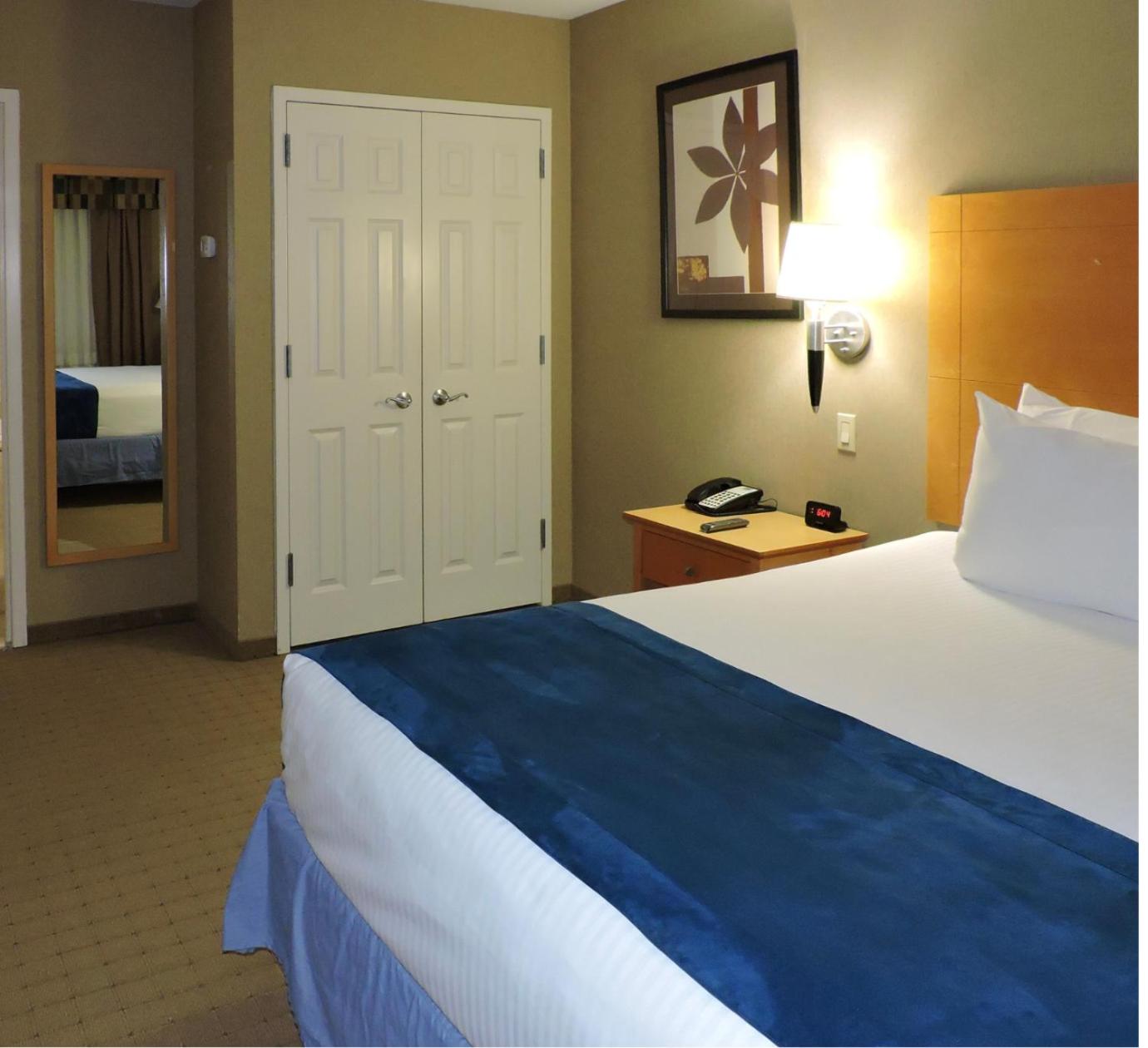 Marco LaGuardia Hotel & Suites - Photo 10