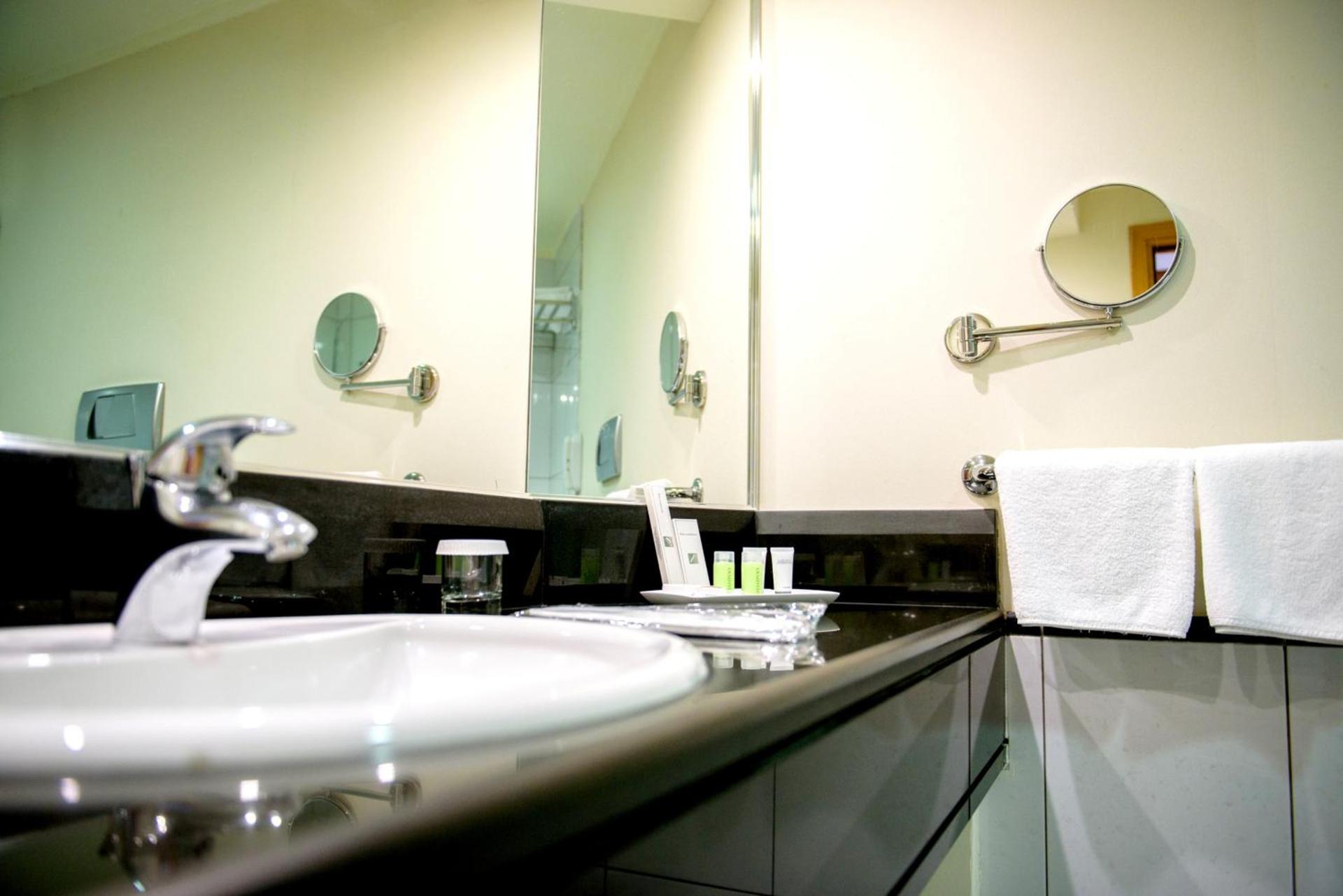 Ramada Plaza by Wyndham Thraki - Photo 5