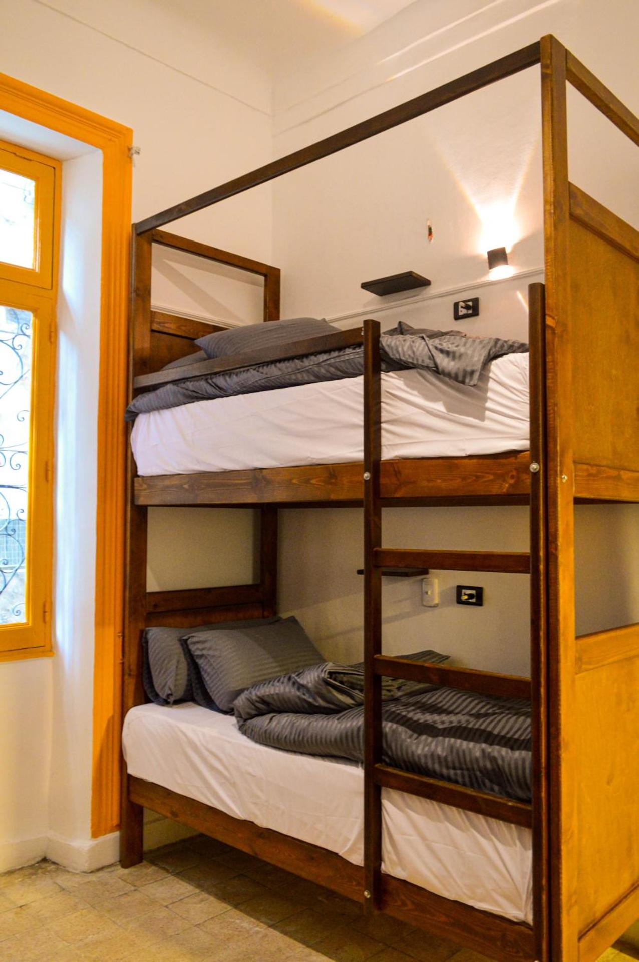 Ithaka Raml Hostel - Photo 4