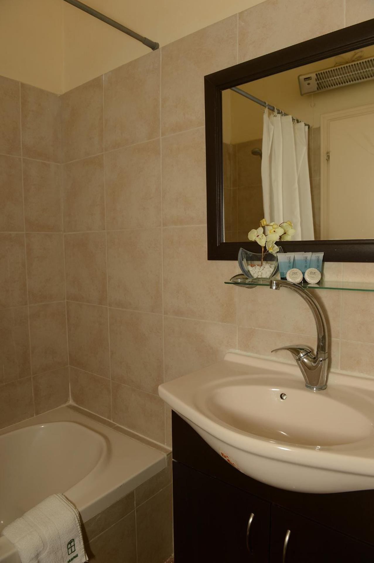 A Little House In Rechavia - Photo 77