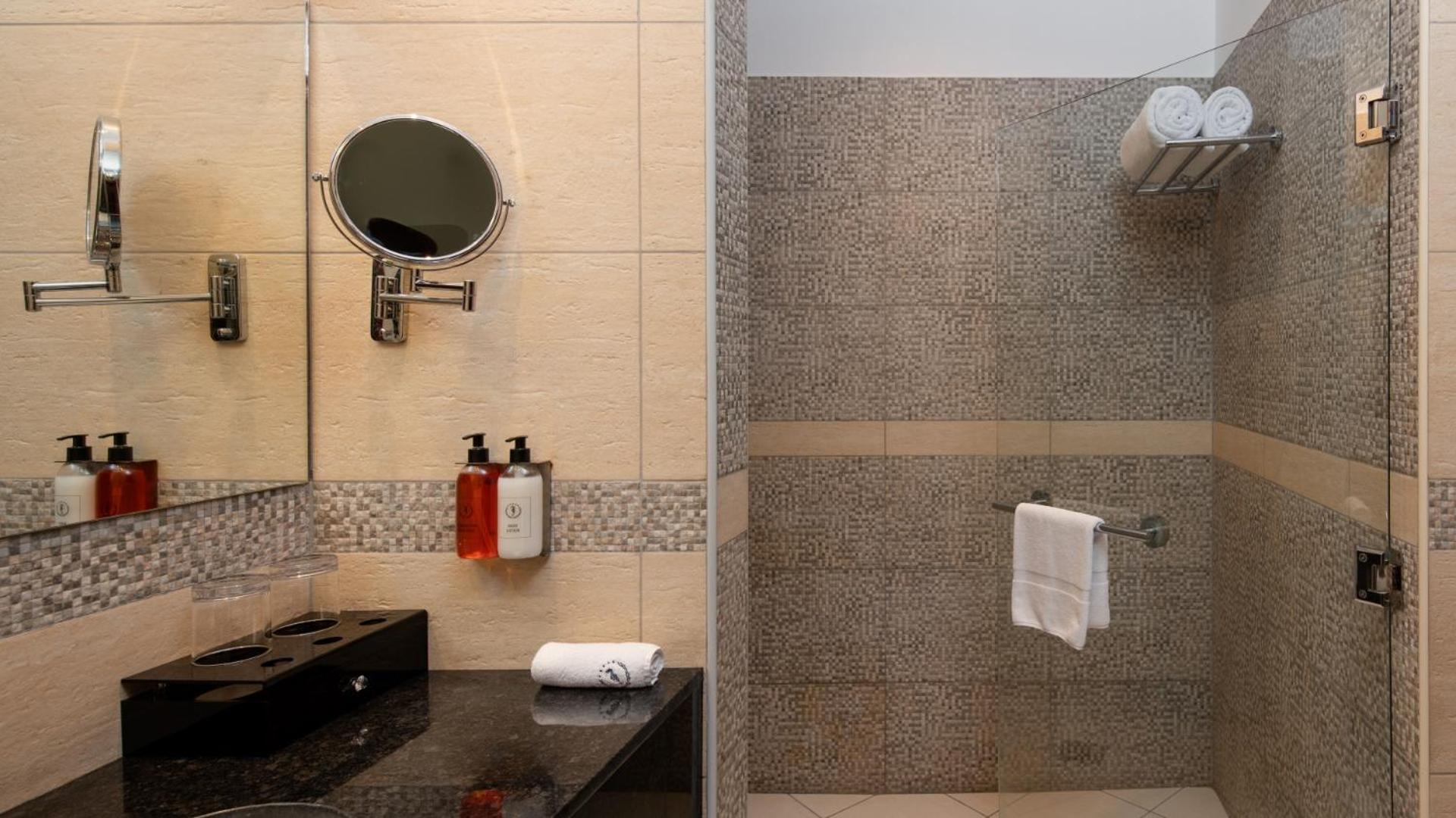 Peninsula Hotel Dar Es Salaam - Photo 28