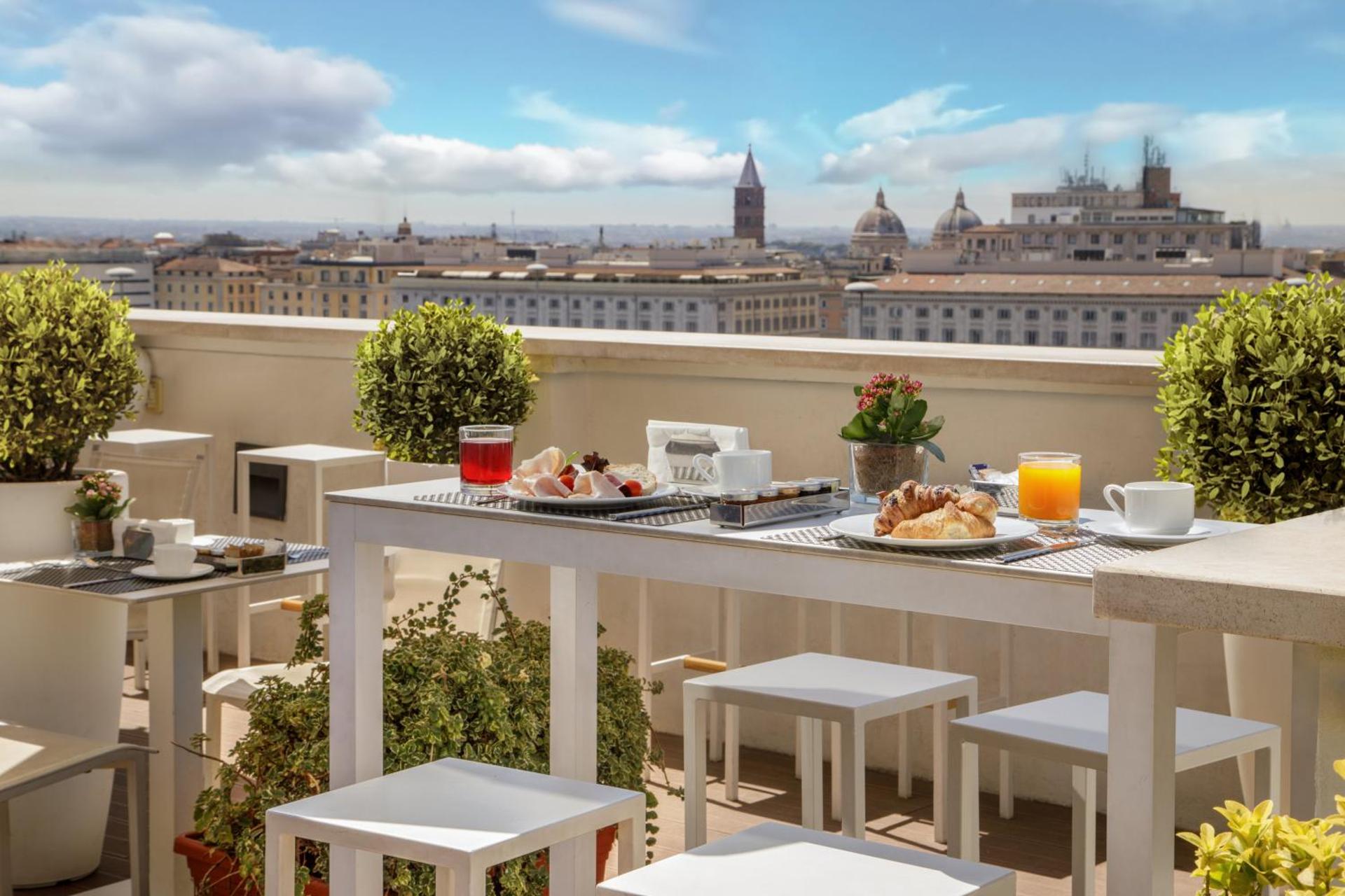The Independent Hotel - Photo 44