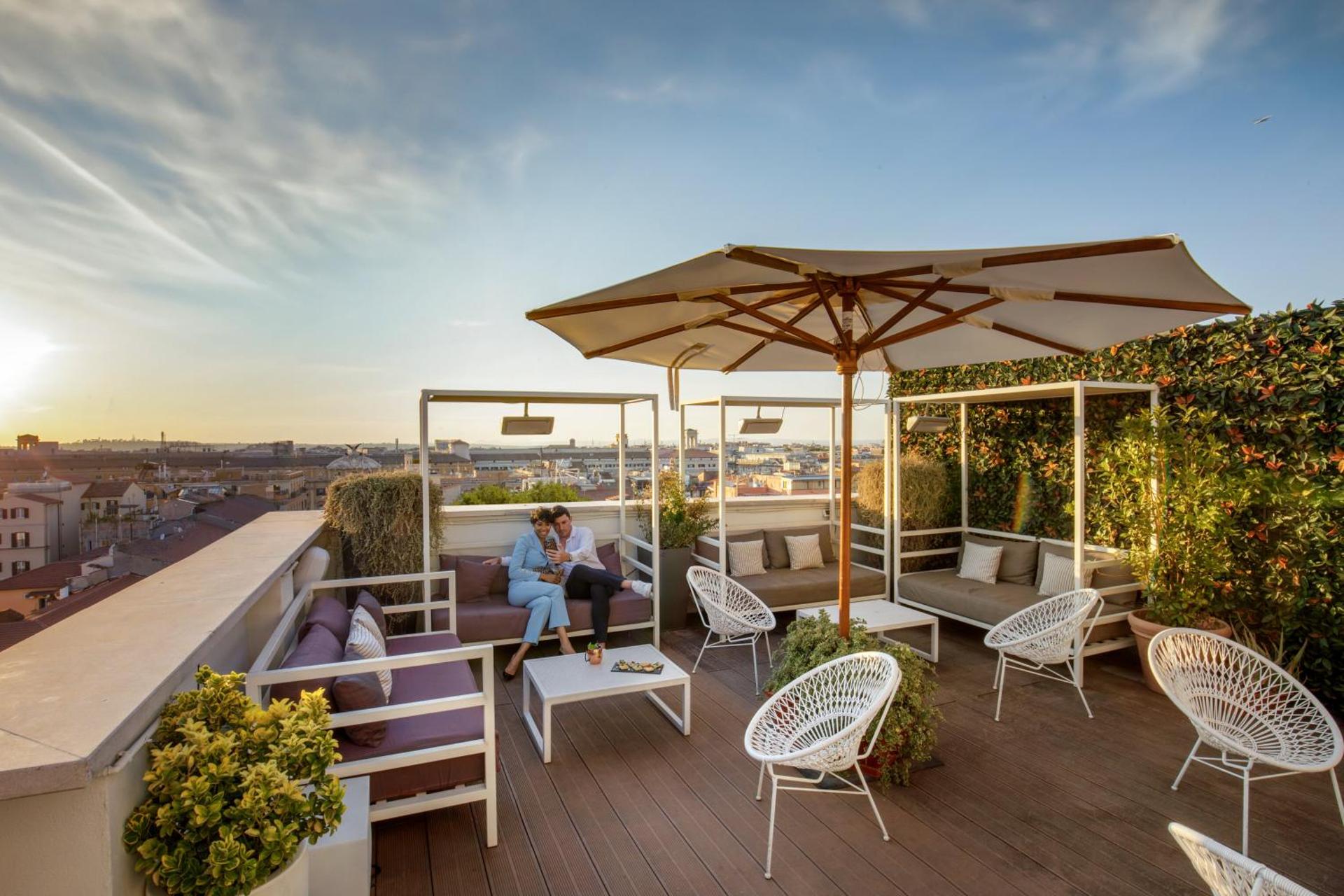 The Independent Hotel - Photo 45