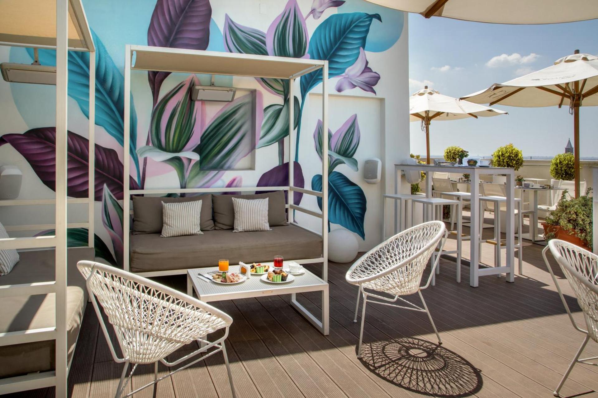 The Independent Hotel - Photo 39