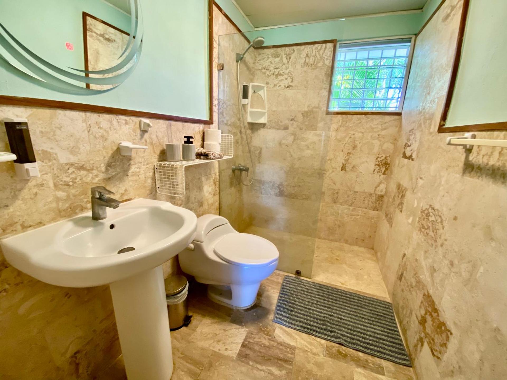 Un Lugar Único y Céntrico RD Los Corales - Photo 9