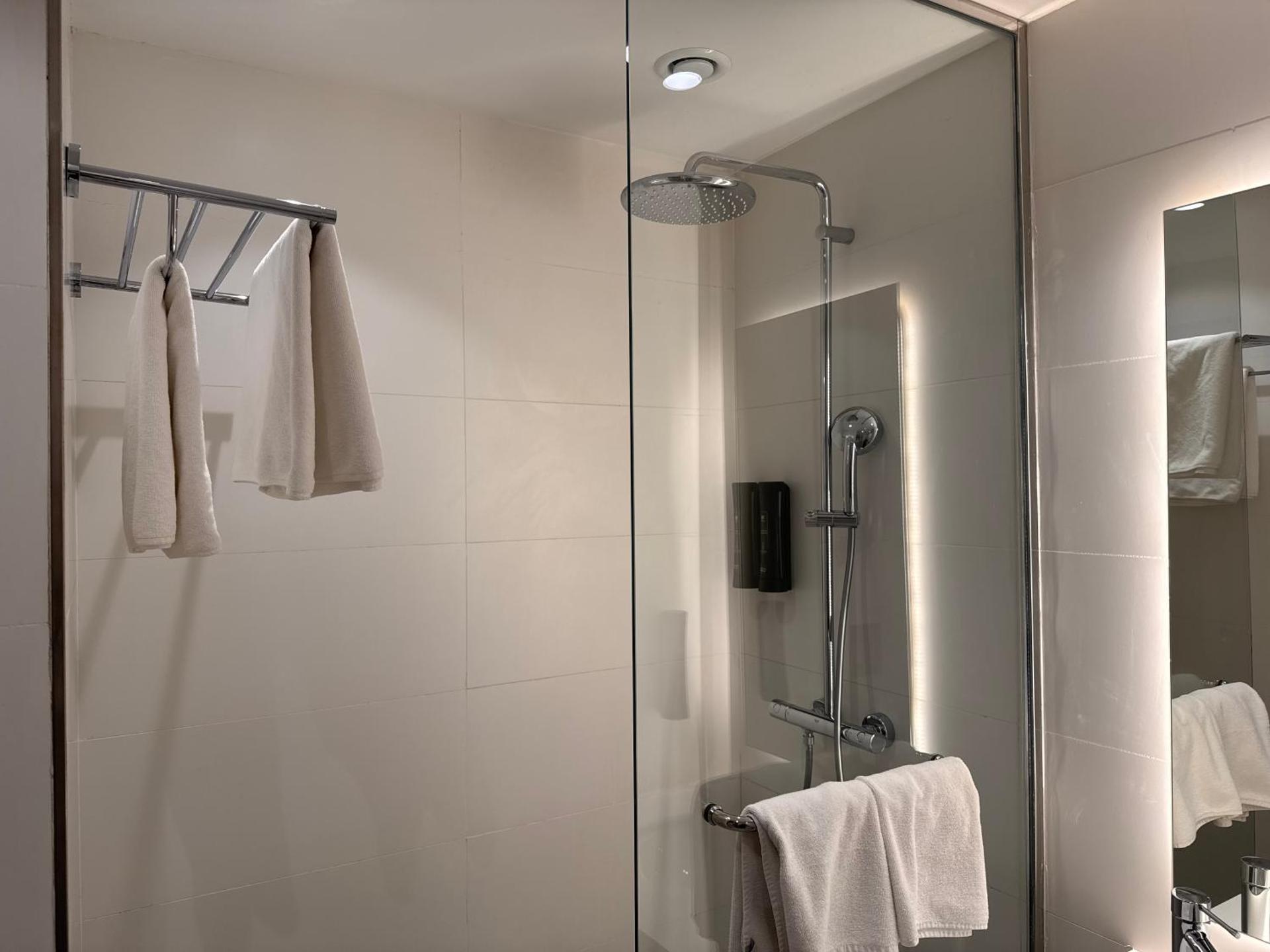 Hotel Carlton - Photo 90