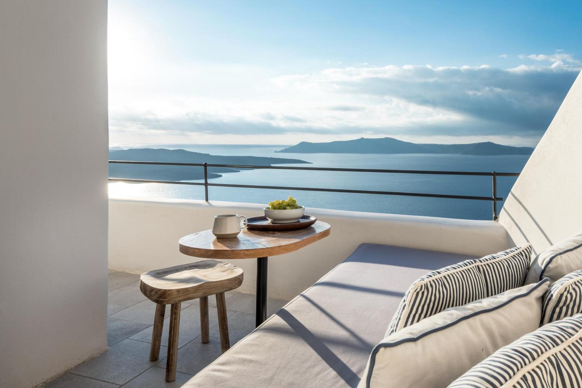 Junior Suite with Caldera View