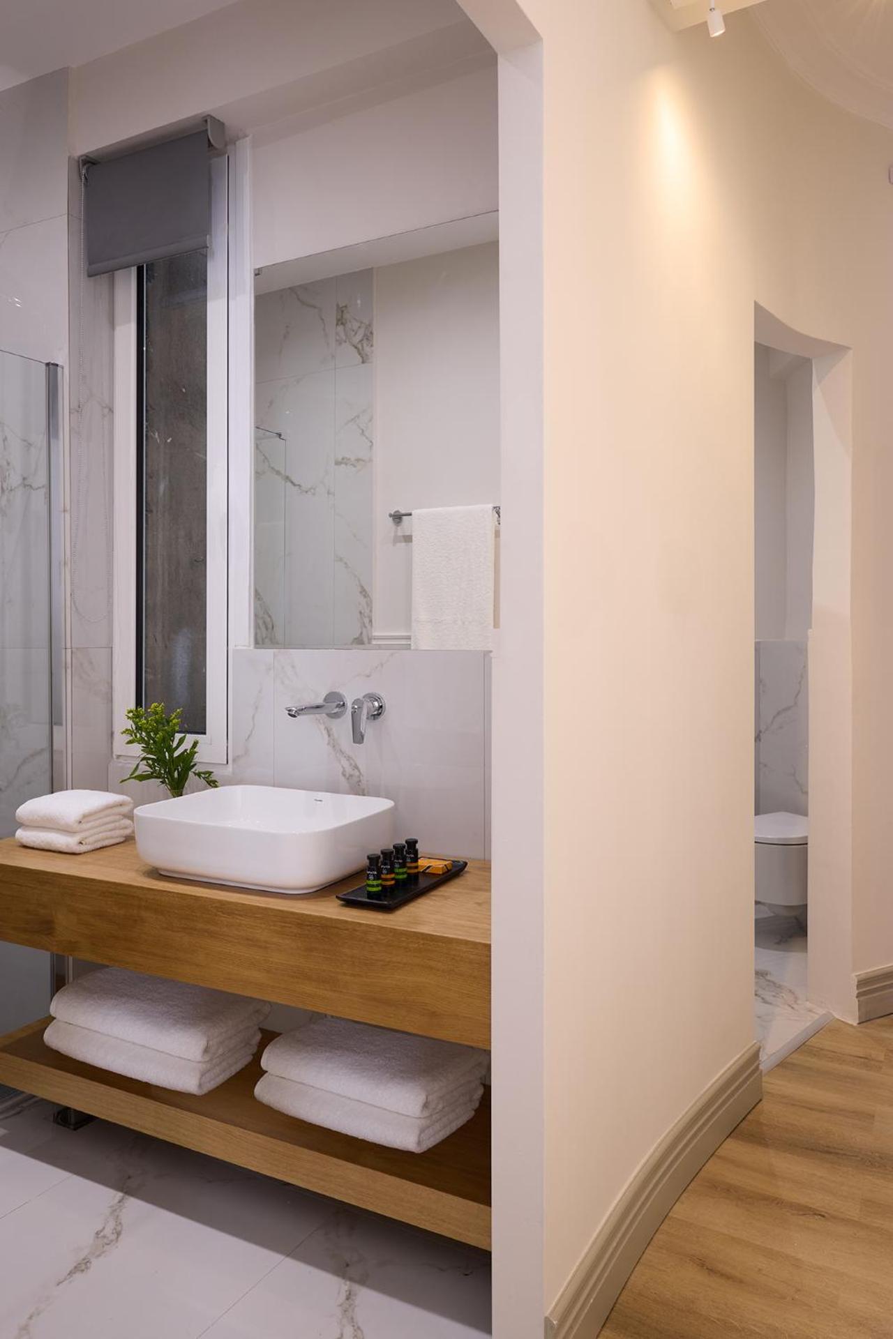 AthenSun Luxury Suites - Photo 27