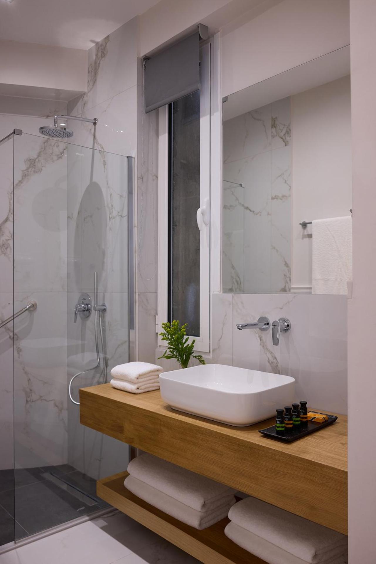 AthenSun Luxury Suites - Photo 30