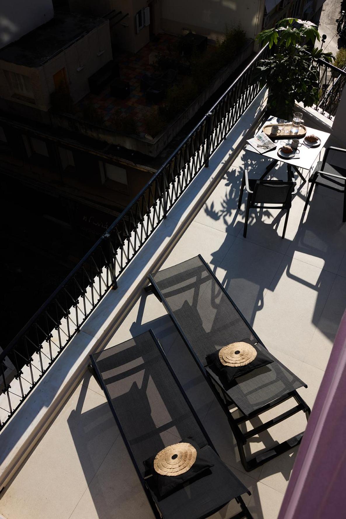 AthenSun Luxury Suites - Photo 34