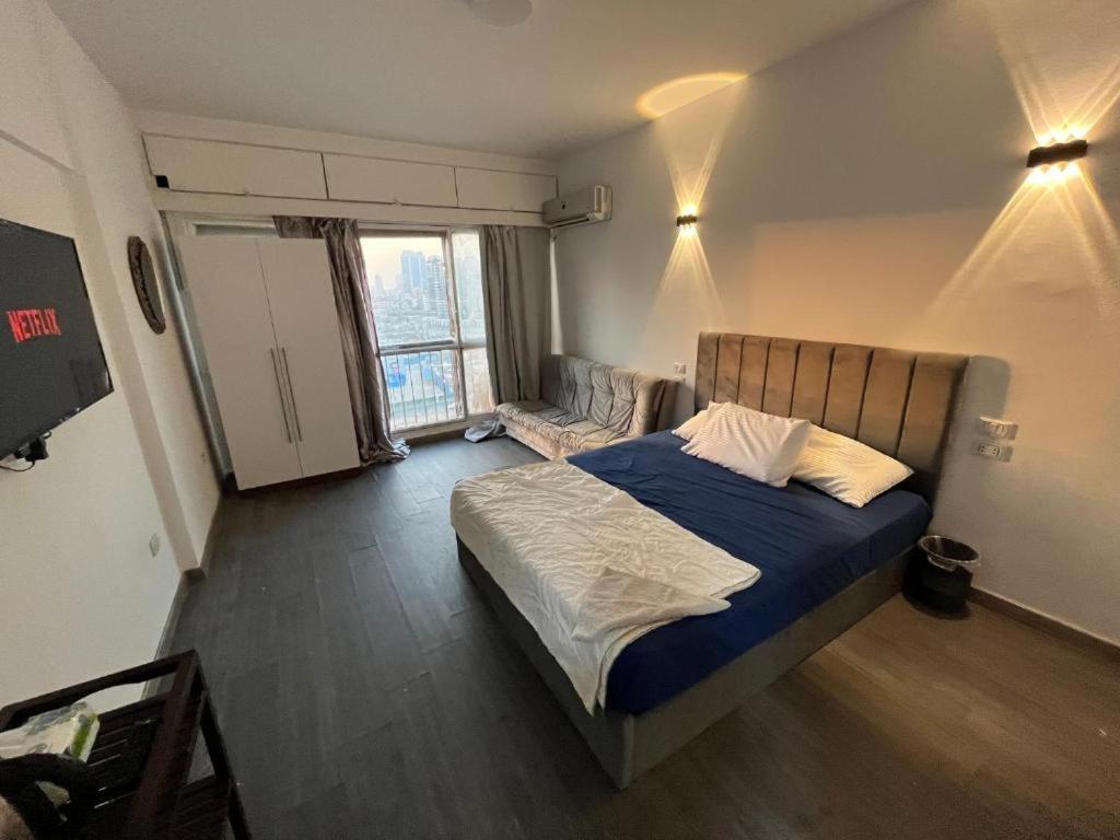 Cozy bedroom overlooking downtown & the Nile - Photo 4
