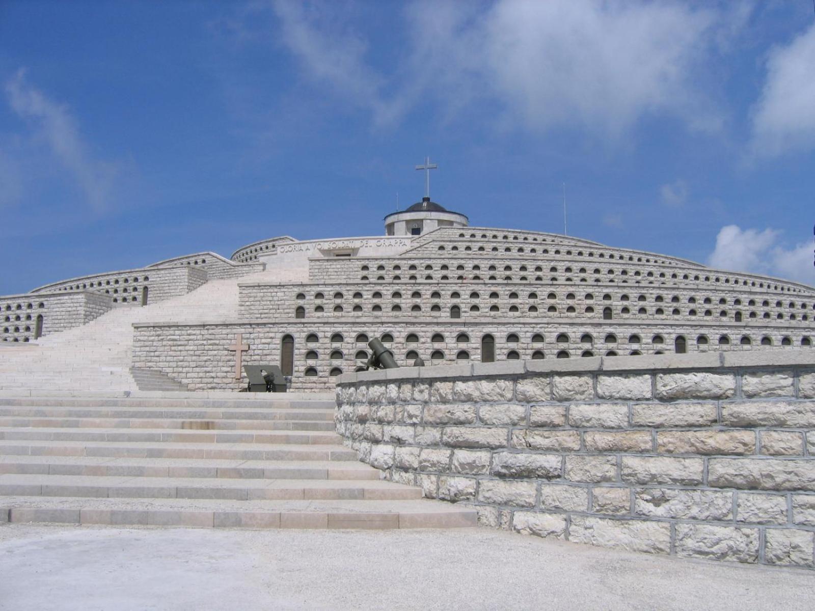 Hotel Victoria - Photo 23