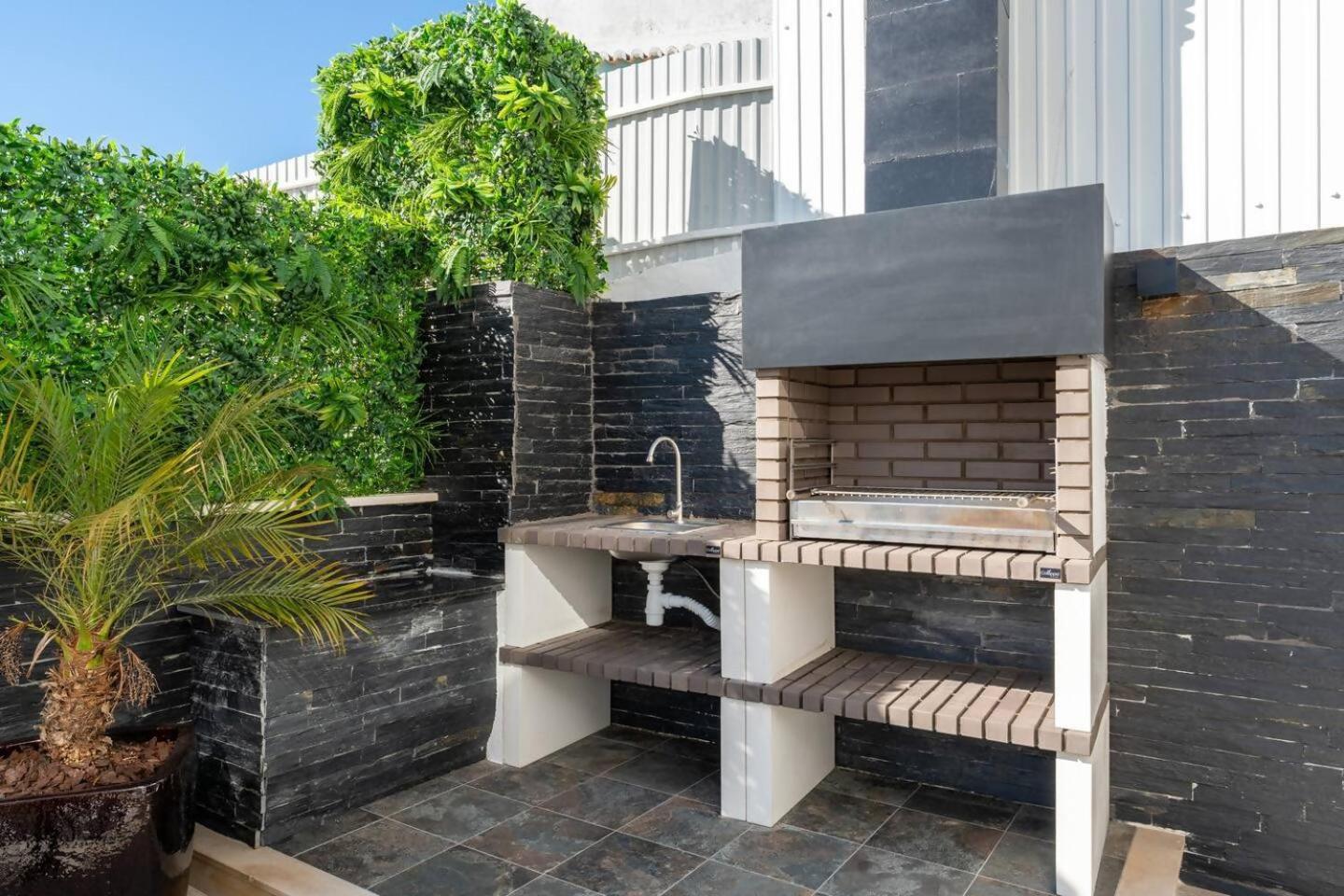 Malpique heated pool & Jacuzzi Guest House - Photo 38