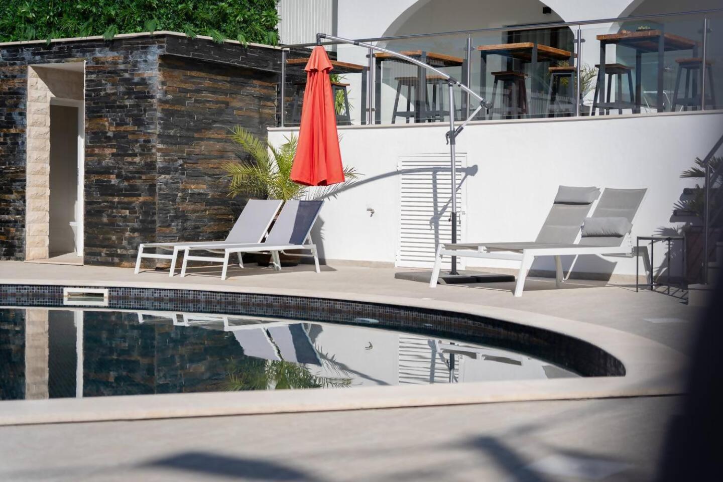 Malpique heated pool & Jacuzzi Guest House - Photo 37