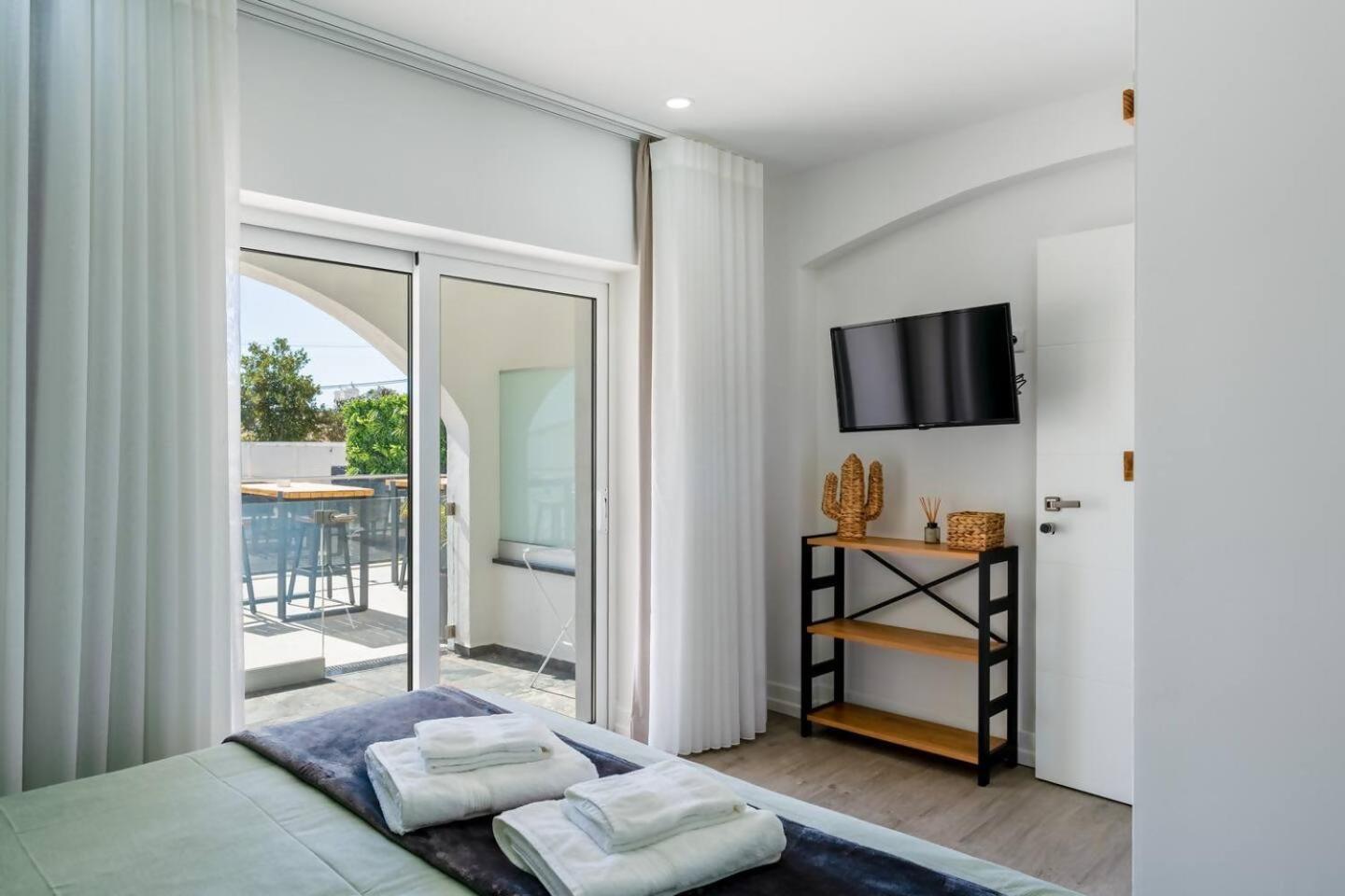 Malpique heated pool & Jacuzzi Guest House - Photo 29