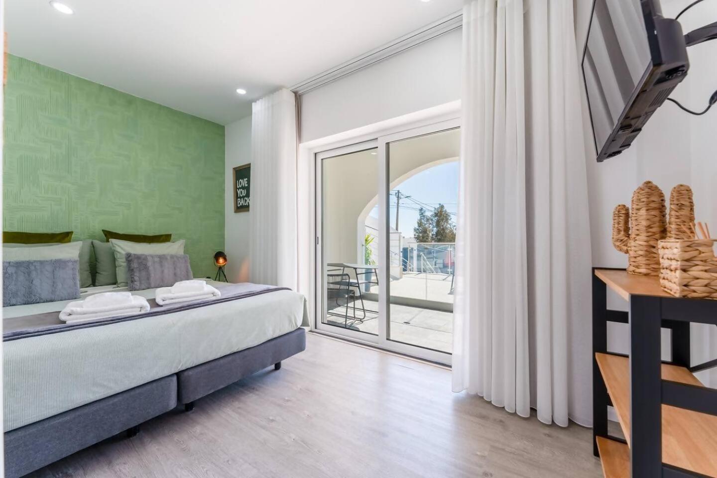 Malpique heated pool & Jacuzzi Guest House - Photo 30