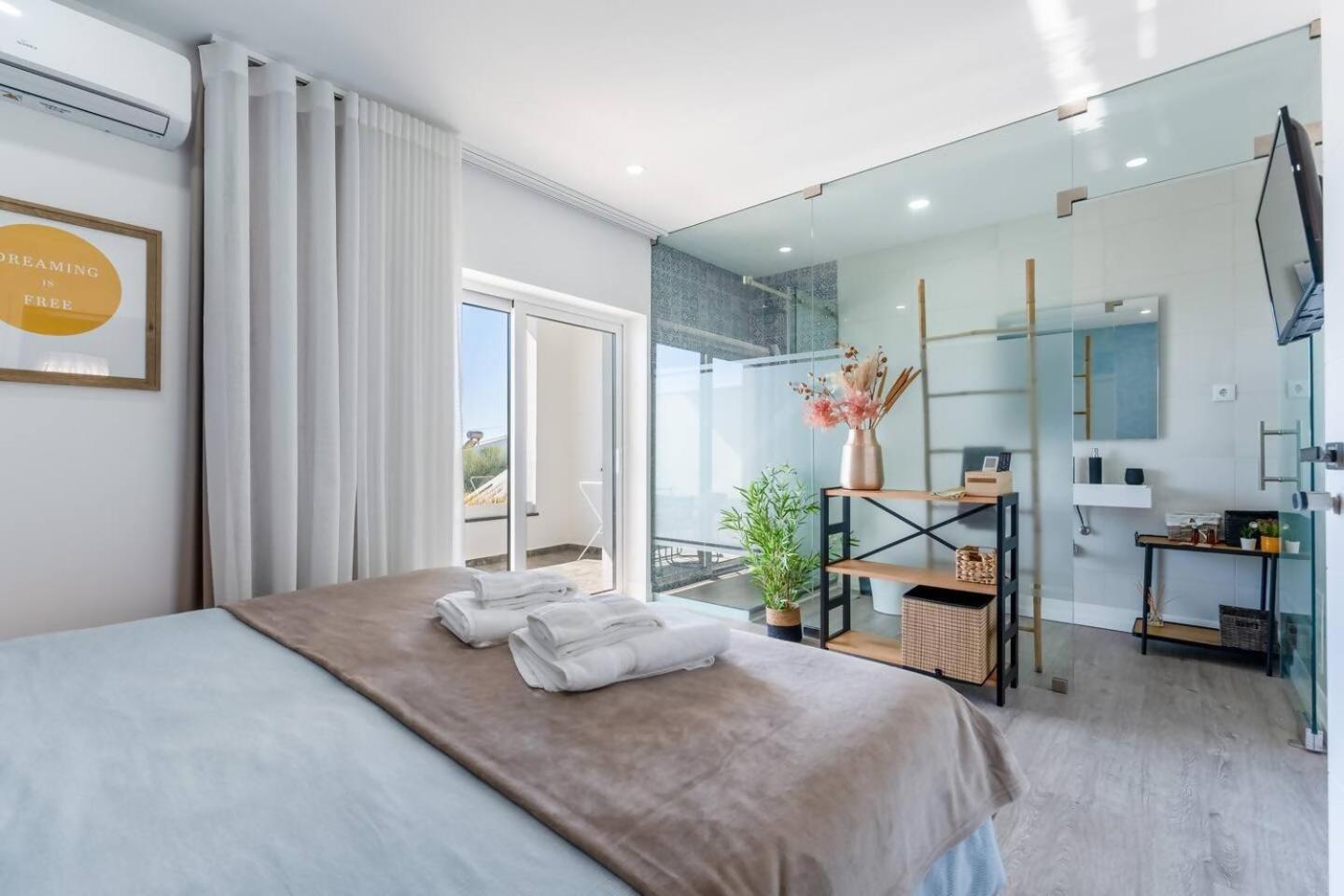 Malpique heated pool & Jacuzzi Guest House - Photo 11