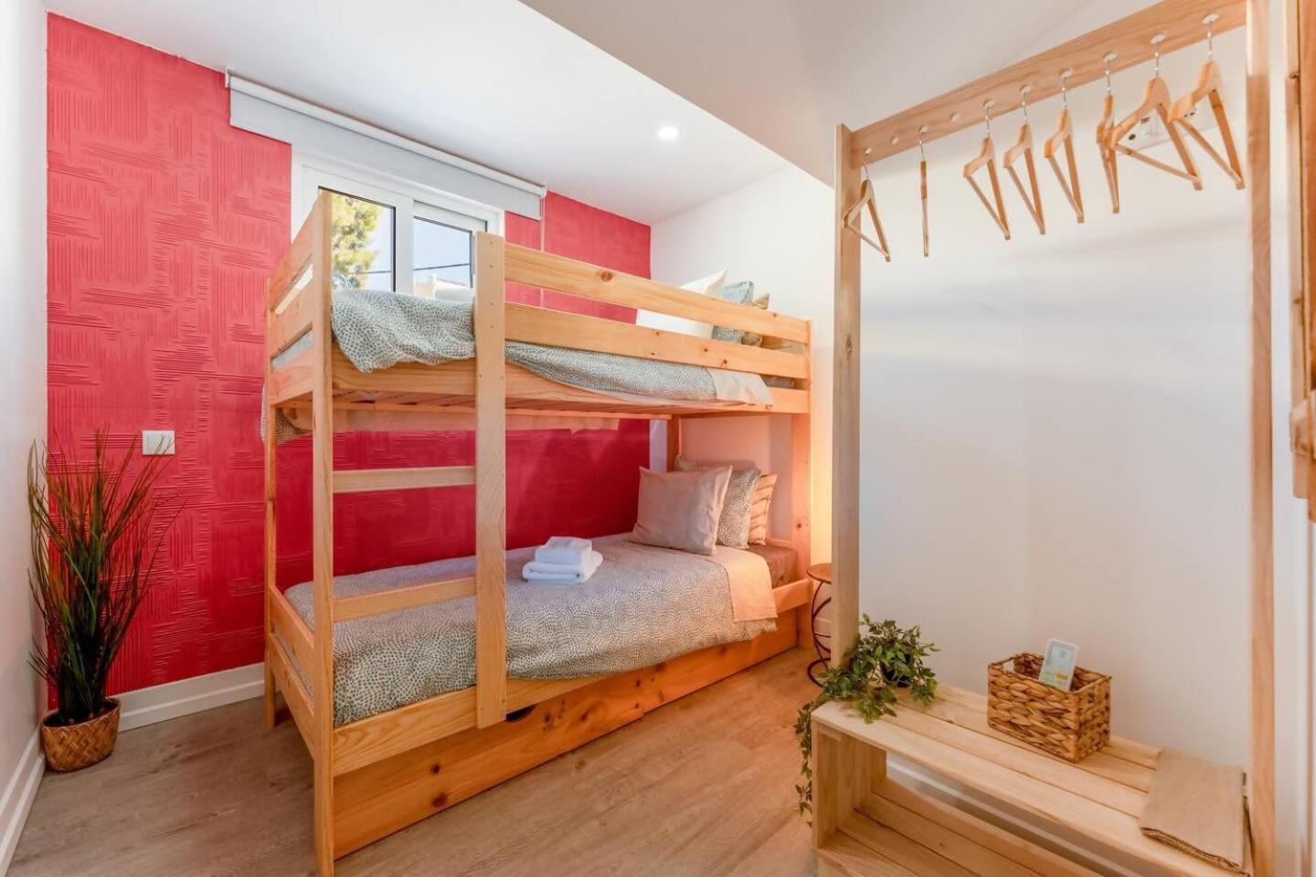 Malpique heated pool & Jacuzzi Guest House - Photo 35