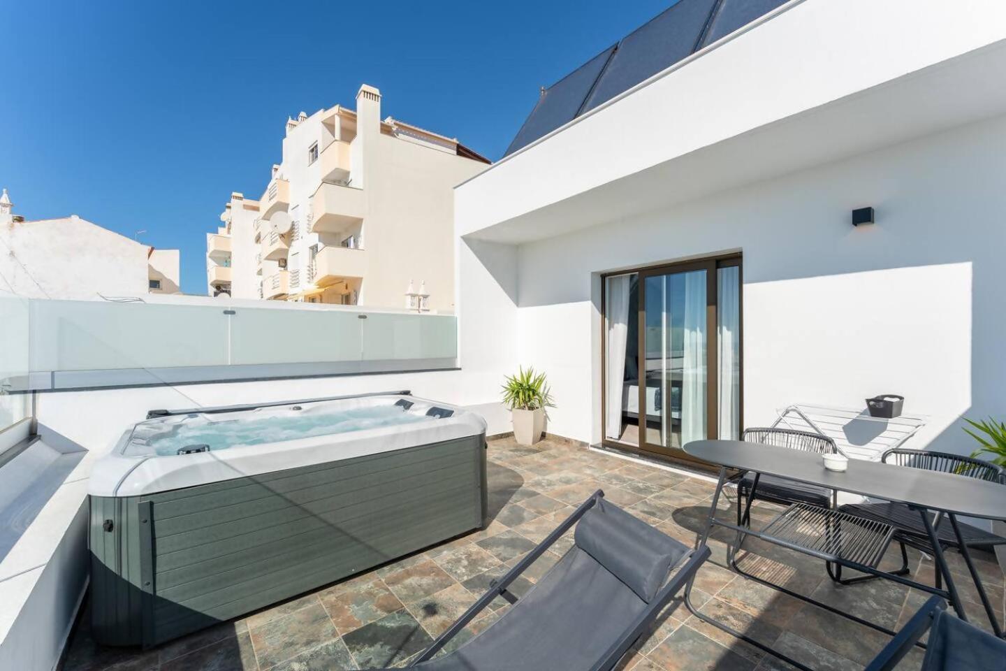 Malpique heated pool & Jacuzzi Guest House - Photo 47