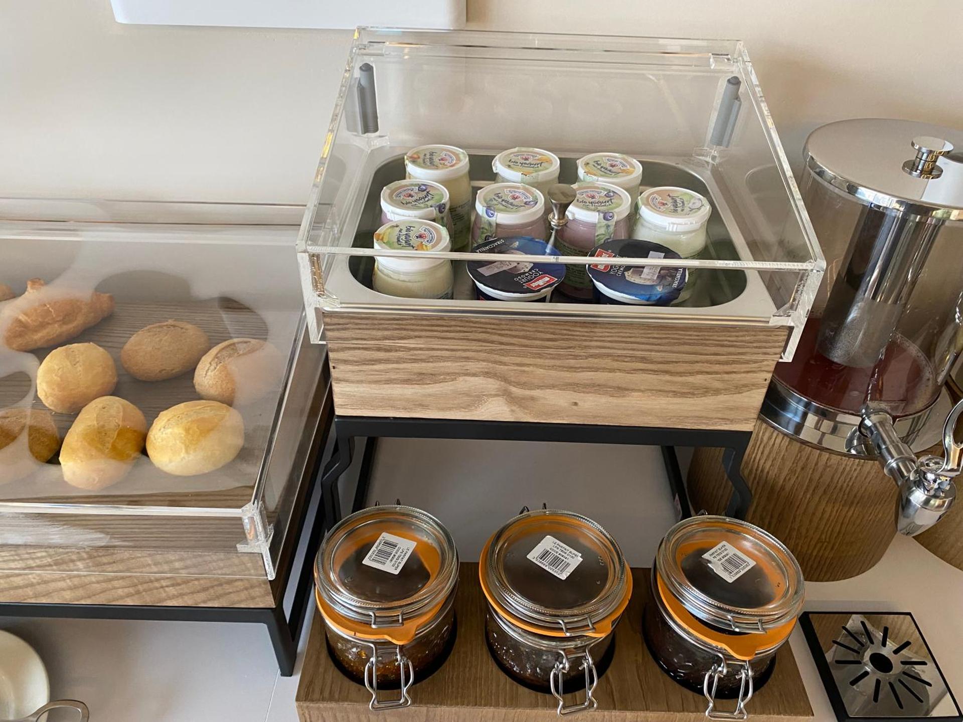 Si Hotel Tirana - Photo 41