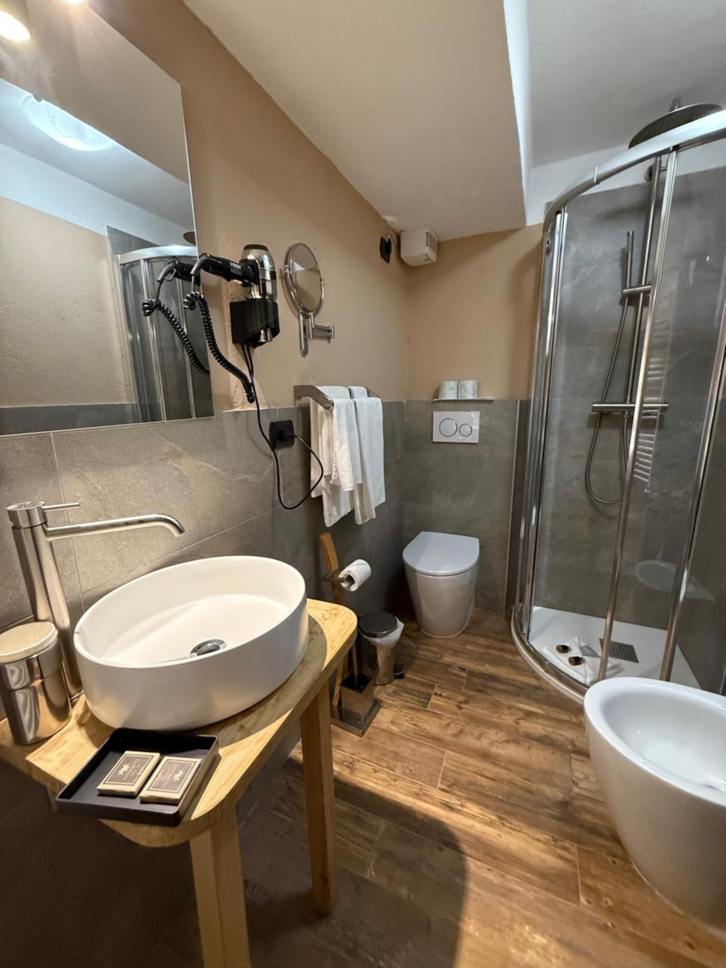 Hotel Jumeaux - Photo 17