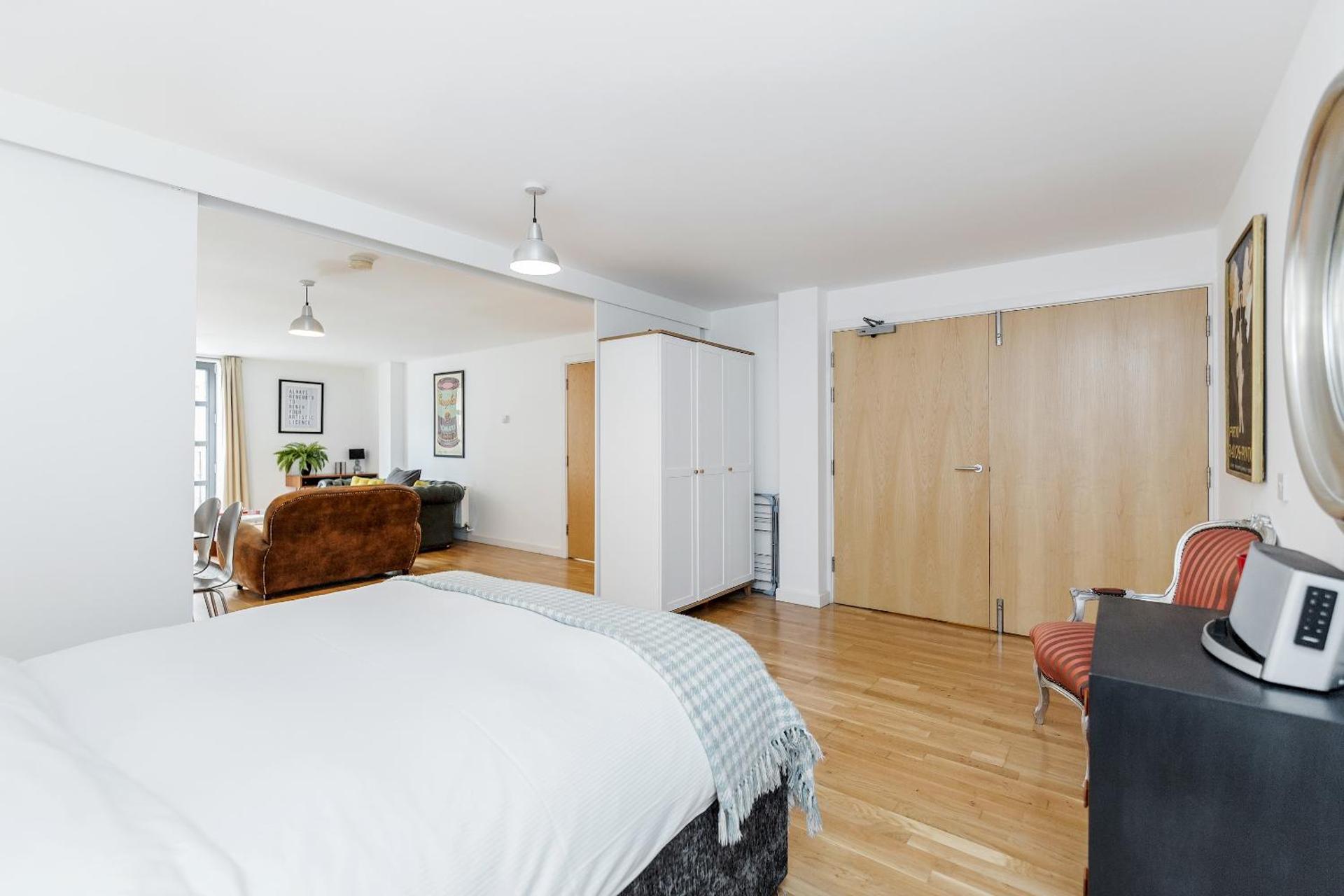 Shoreditch 2 Bed Flat by BaseToGo - Photo 25