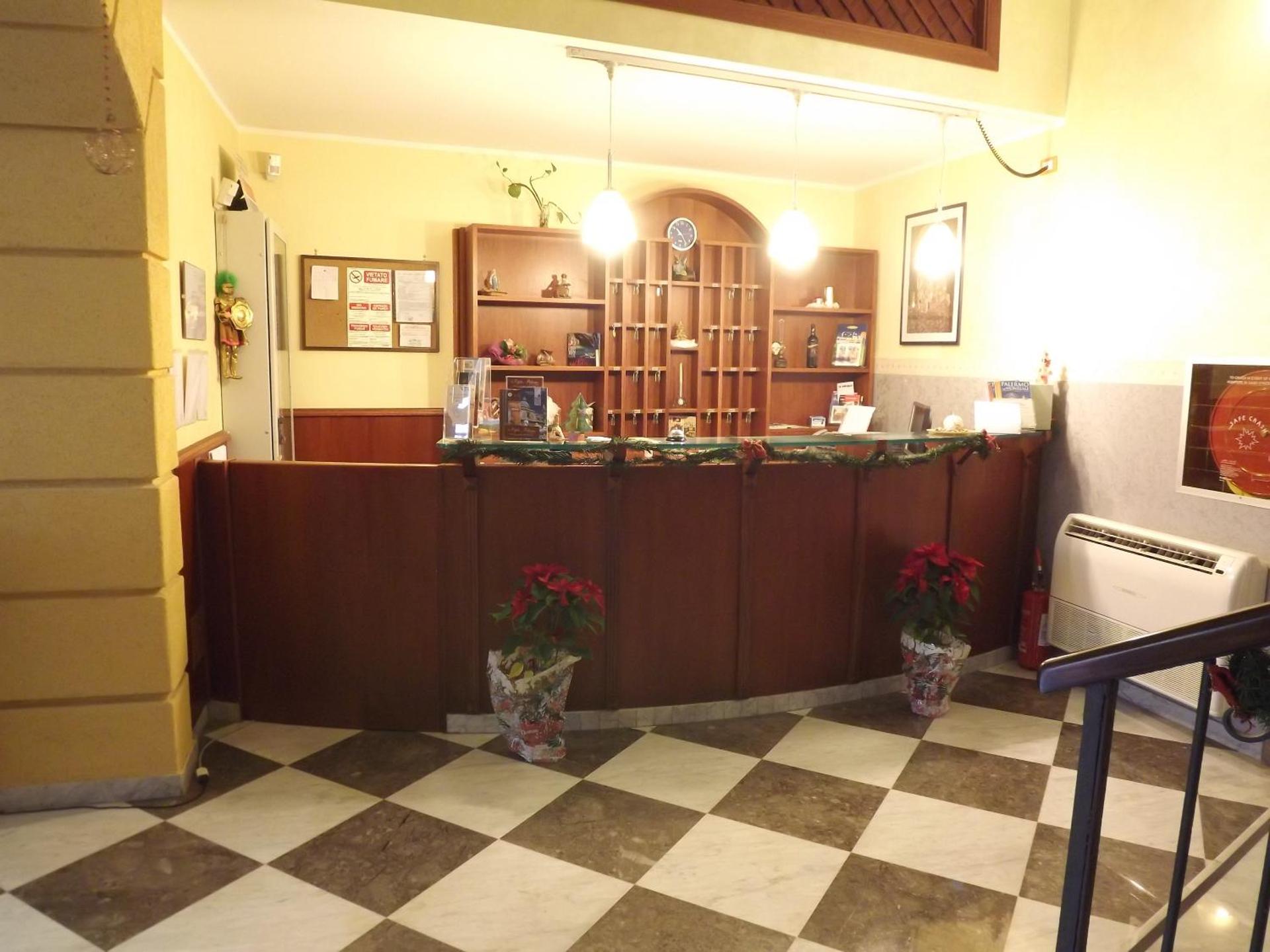 Hotel Columbia - Photo 12