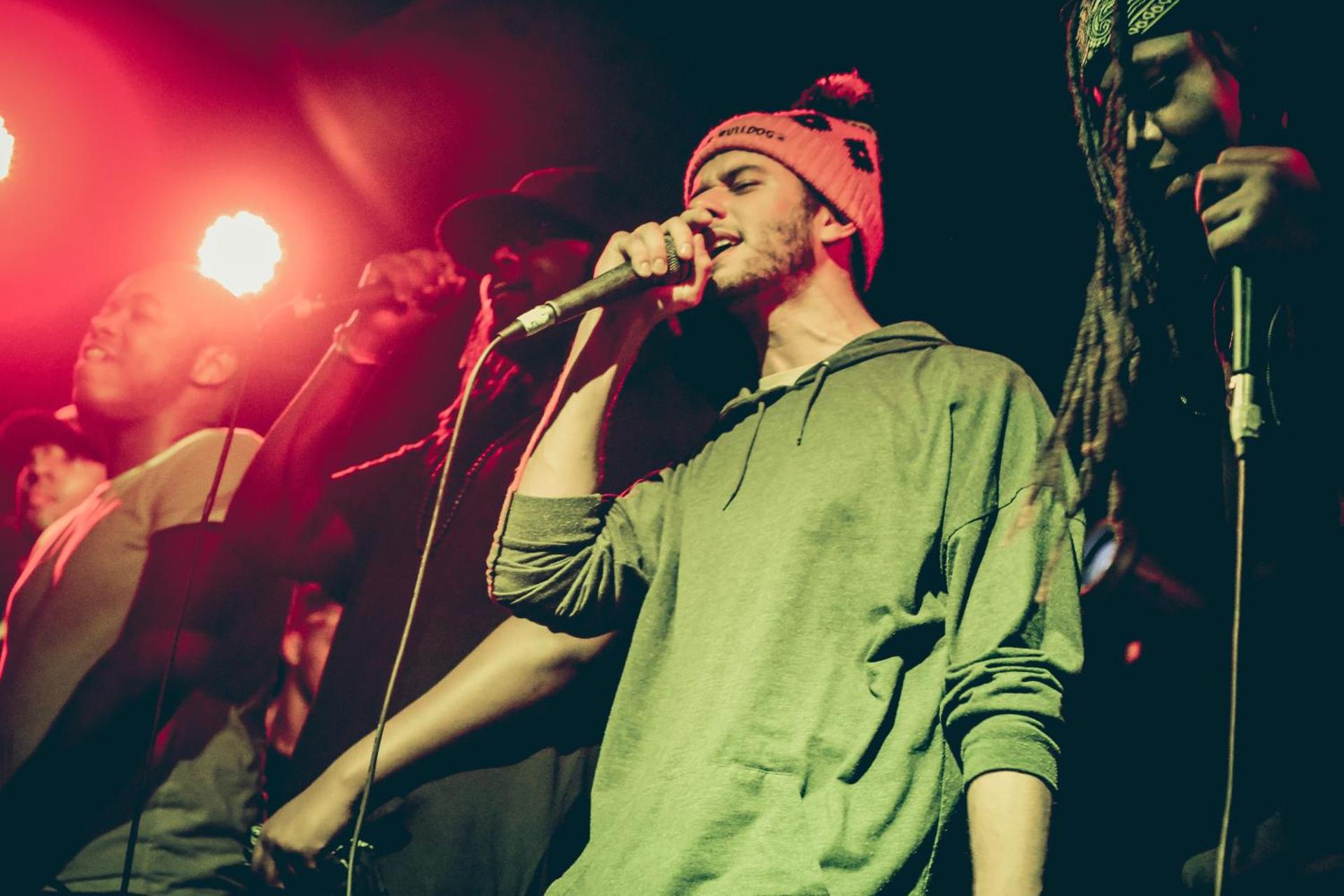 Hootananny Hostel - Photo 4