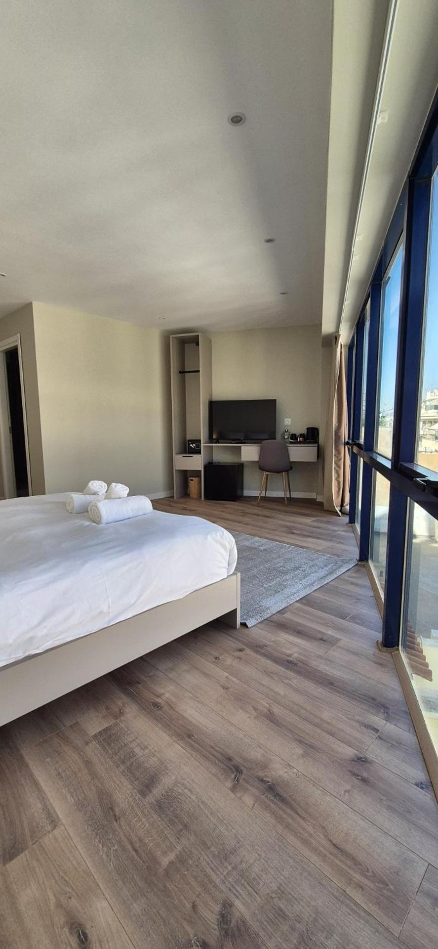 Figleaf Kypseli - Photo 40