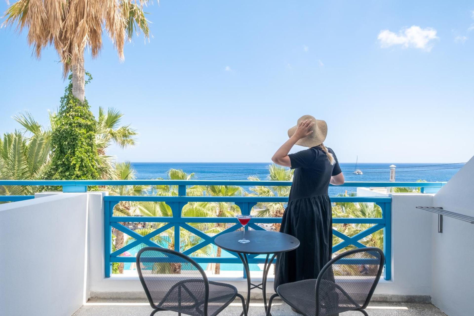 Kamari Beach Hotel - Photo 32