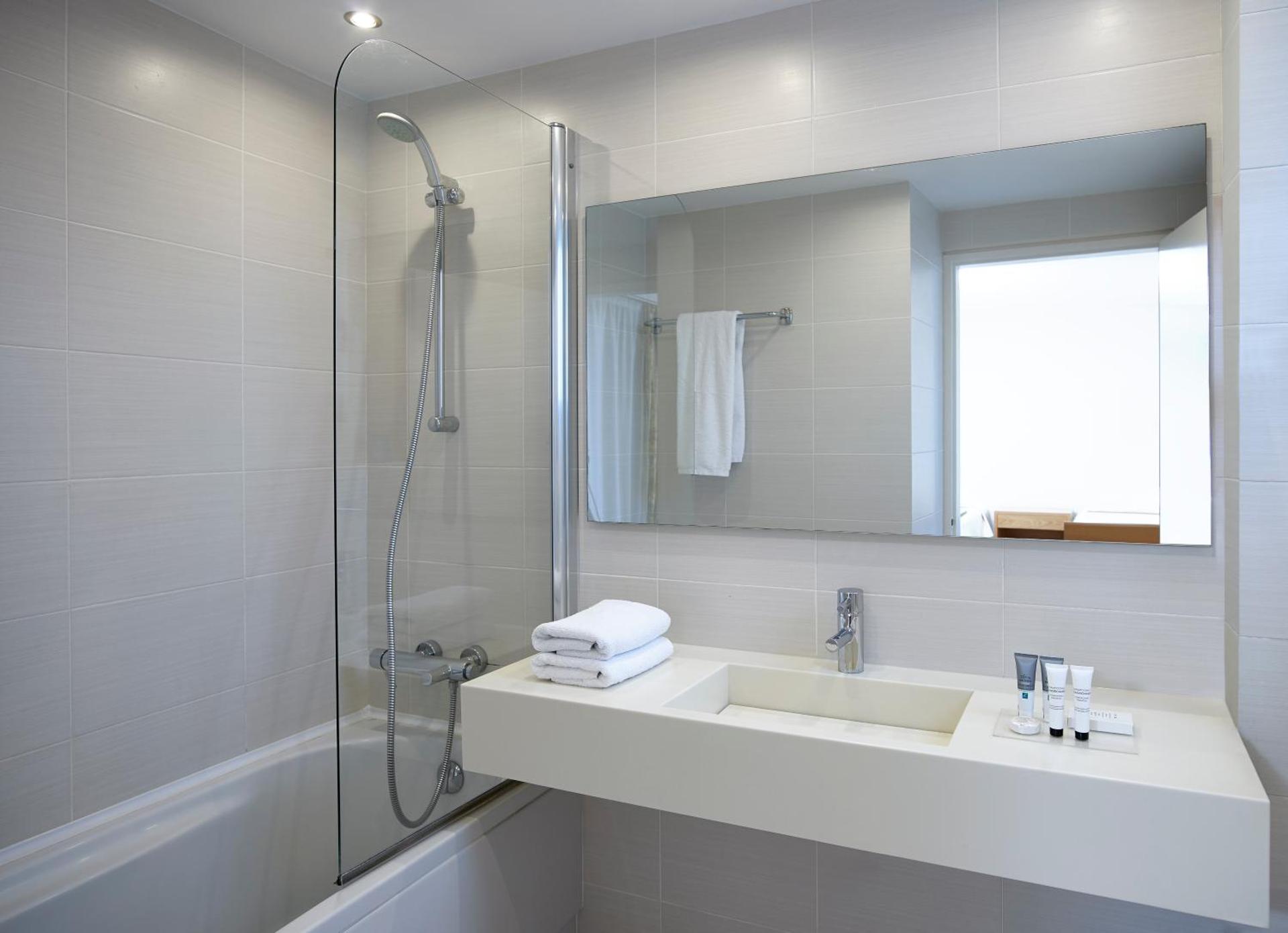 Classic Double/Twin Pool View - Photo 2