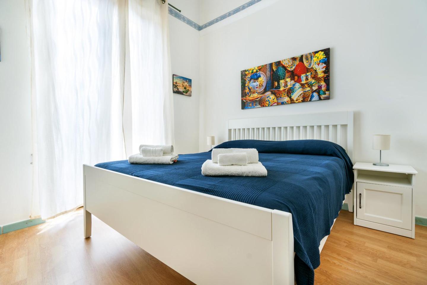 One-Bedroom Deluxe Apartment - Photo 2