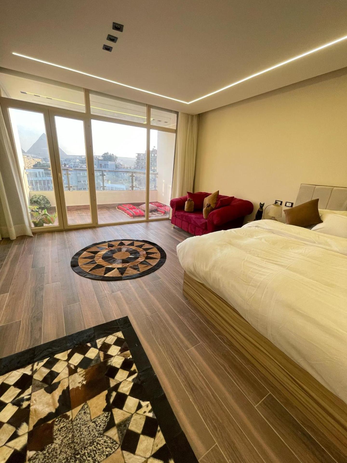 Roone pyramids view inn - Photo 10