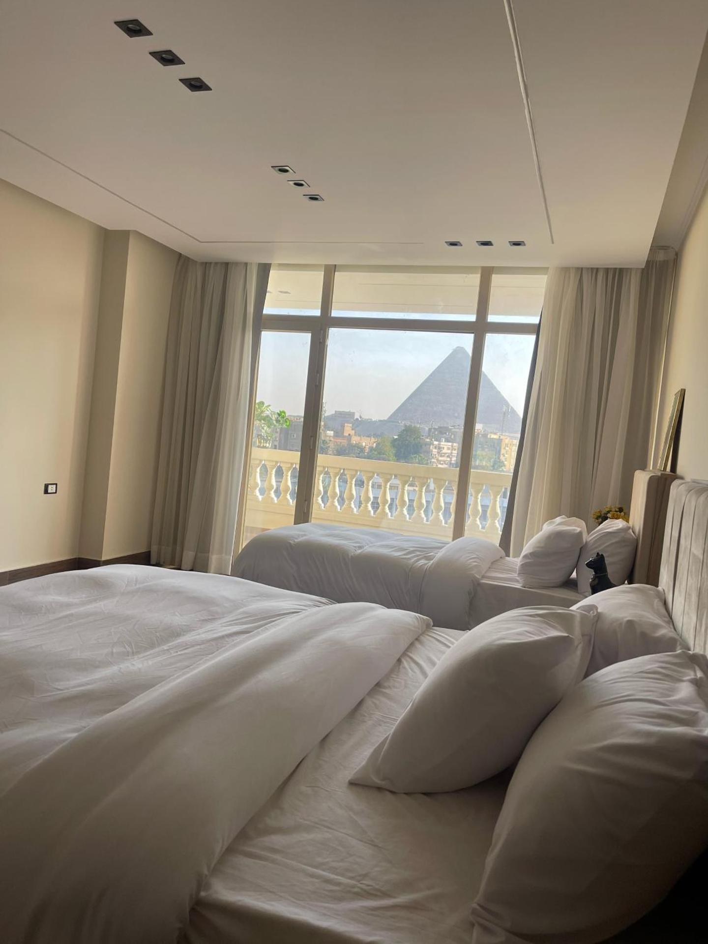 Roone pyramids view inn - Photo 68