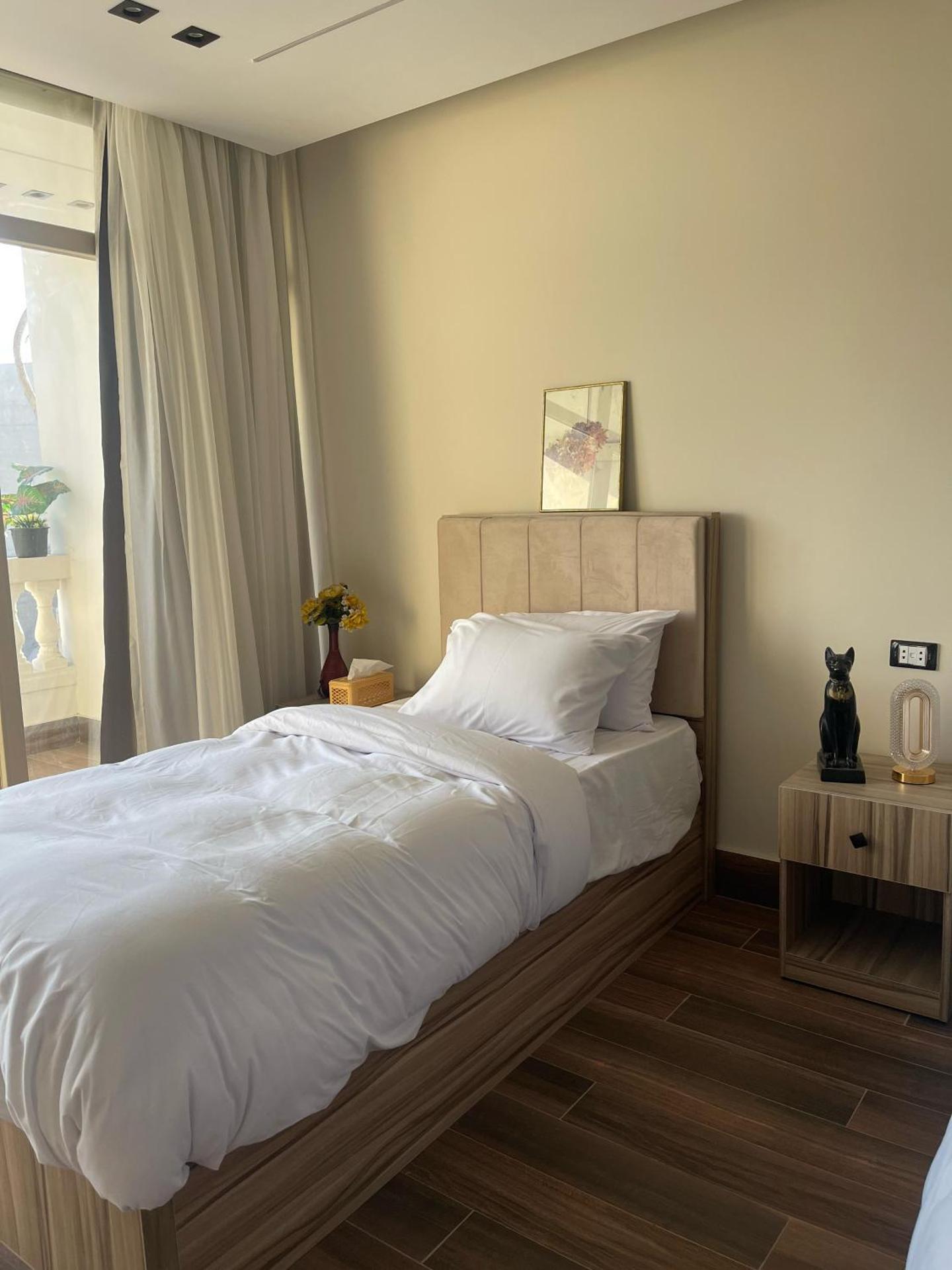 Roone pyramids view inn - Photo 66