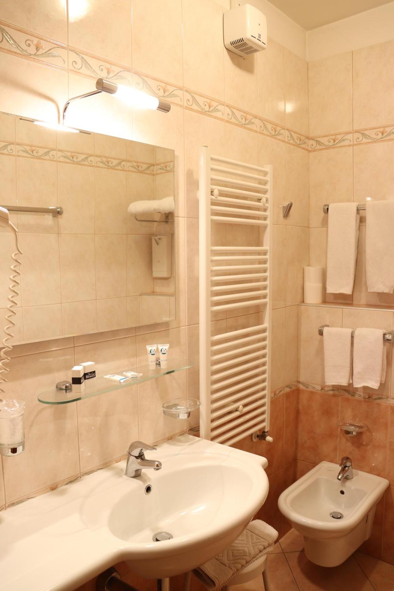 Hotel Montereale - Photo 16