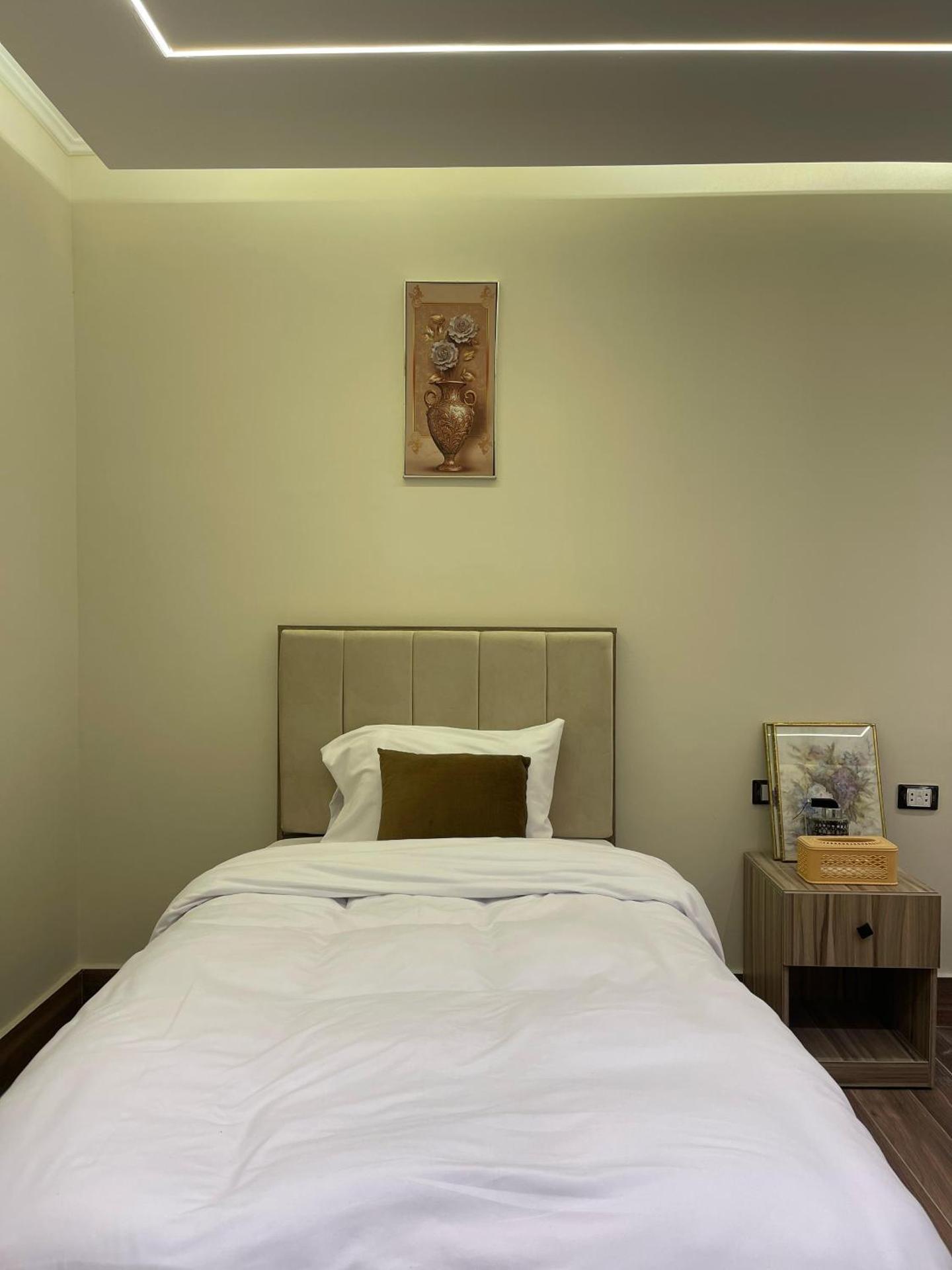 Roone pyramids view inn - Photo 51