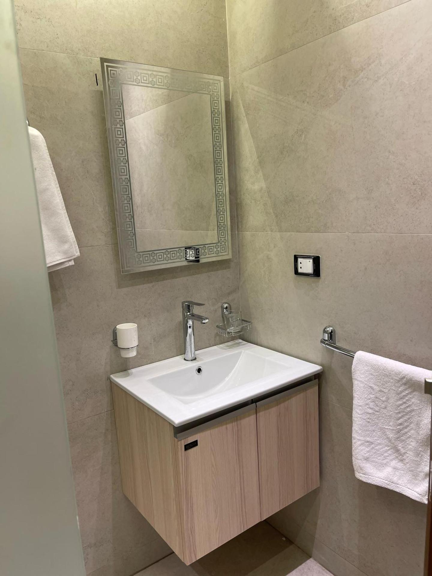 Roone pyramids view inn - Photo 53