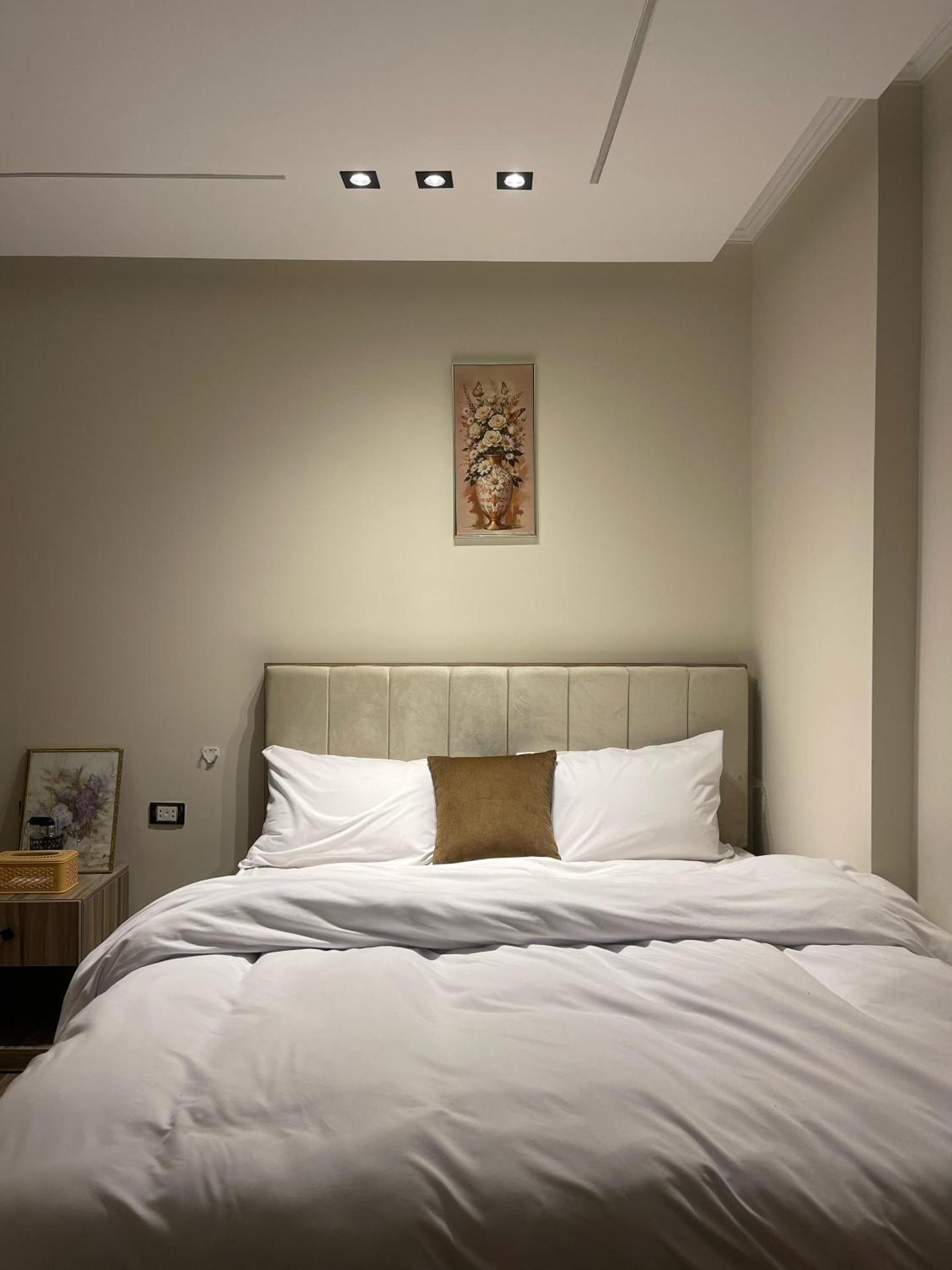 Roone pyramids view inn - Photo 52