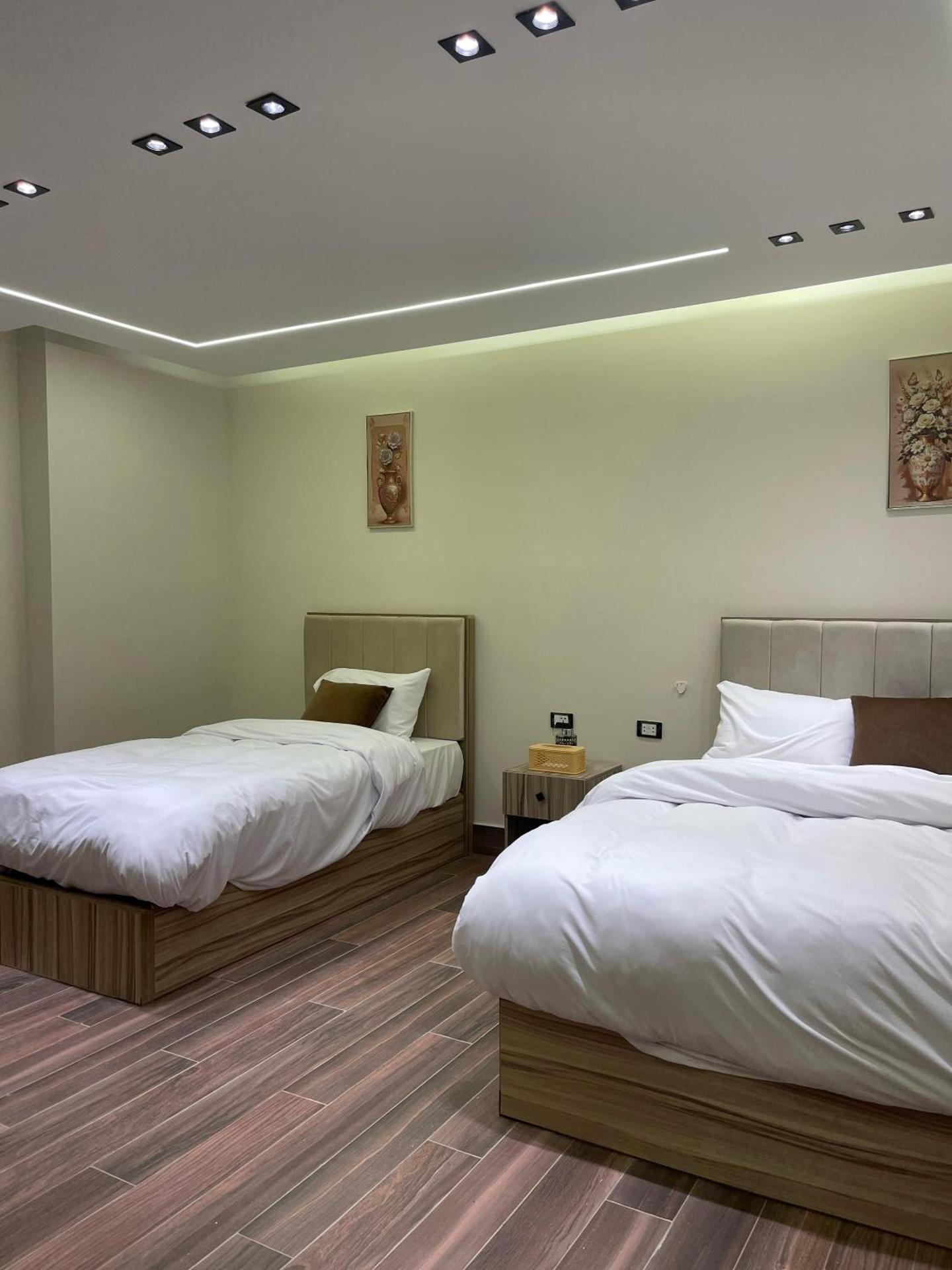 Roone pyramids view inn - Photo 49