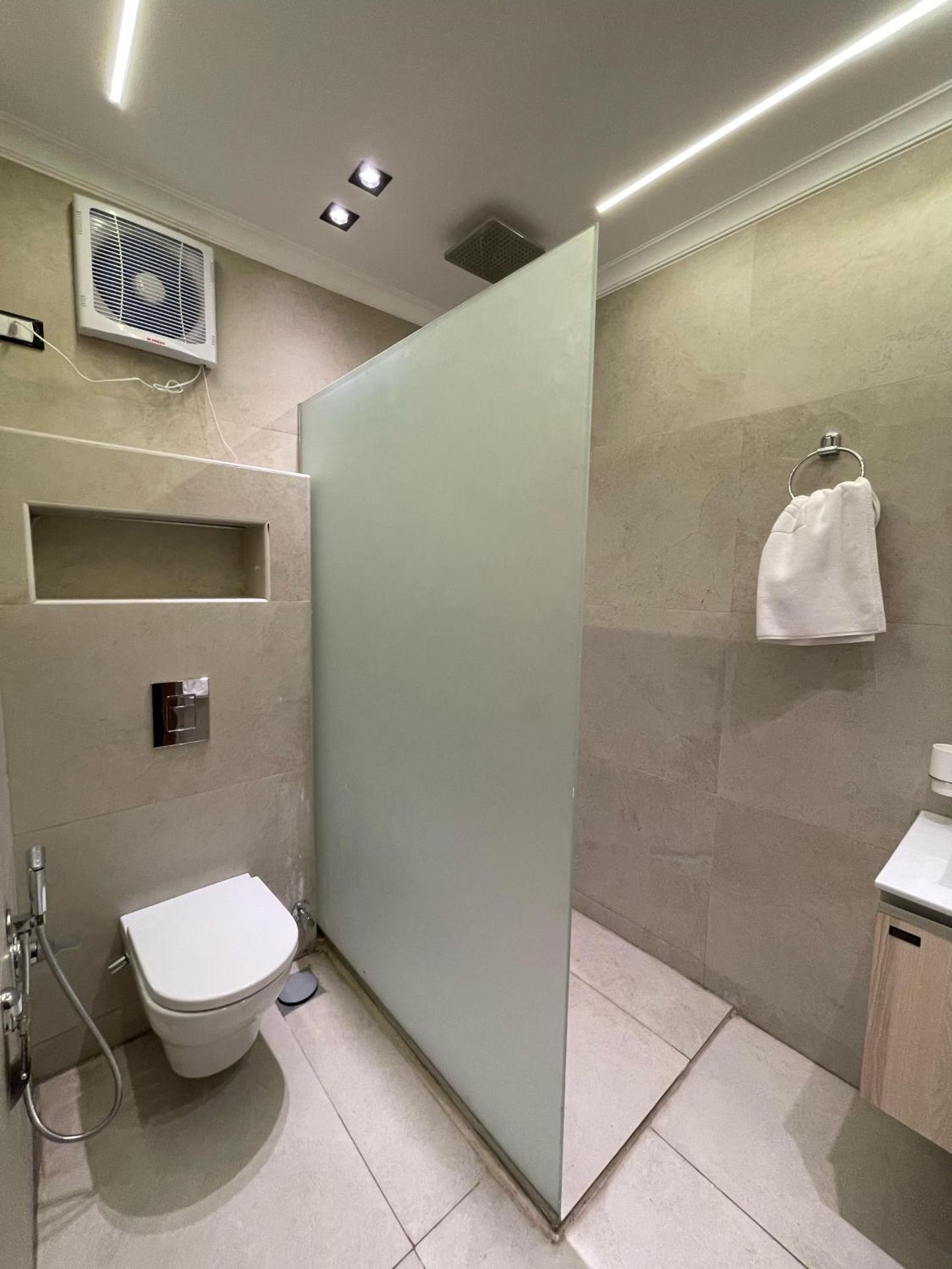 Roone pyramids view inn - Photo 47