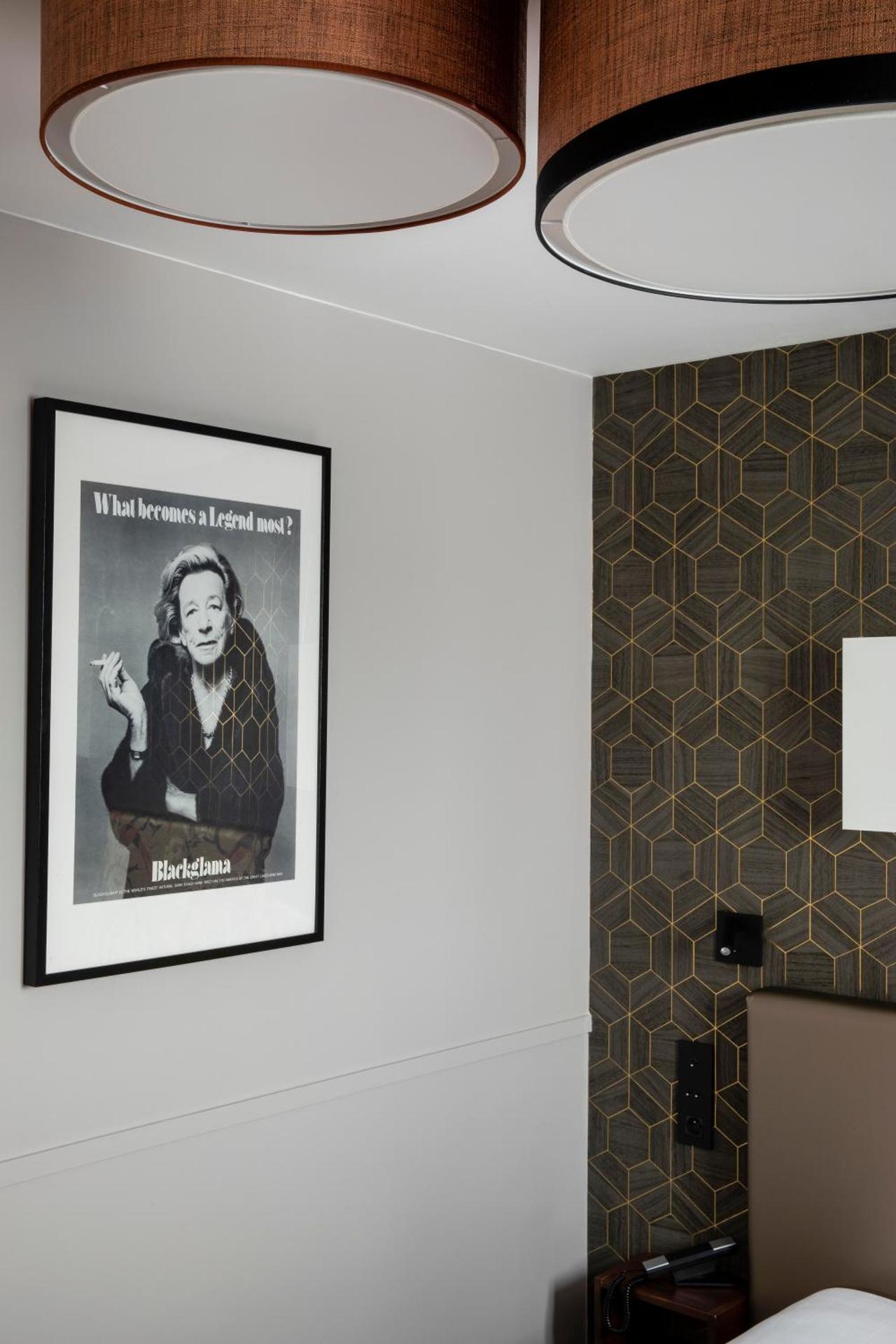 Communicating rooms - 6 people