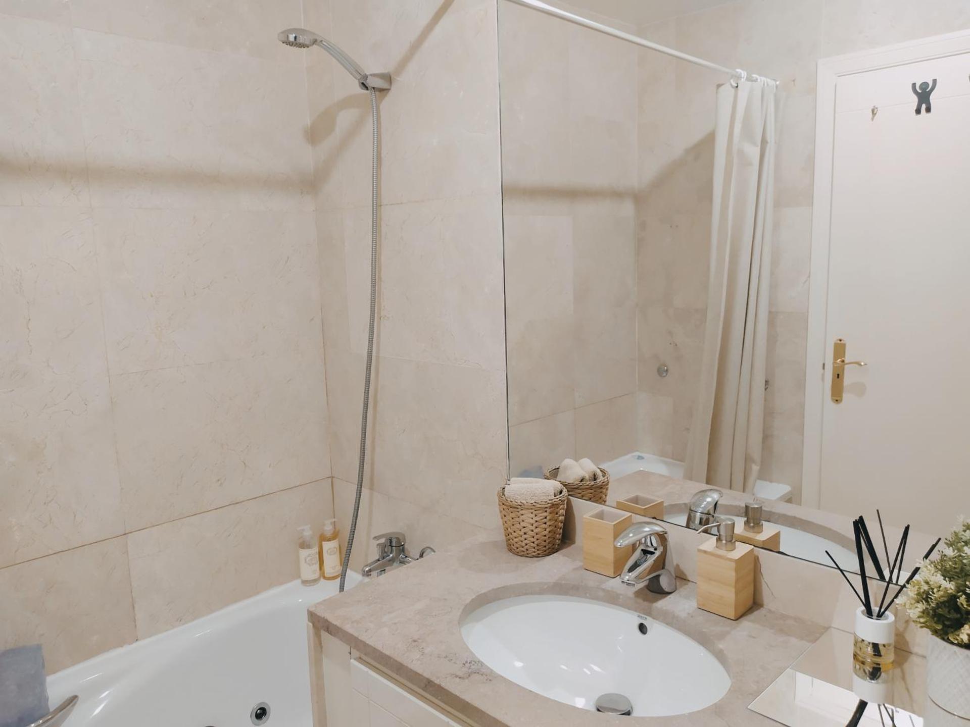 Lisbon Relax Pool Apartment - Free Parking Garage - Photo 5