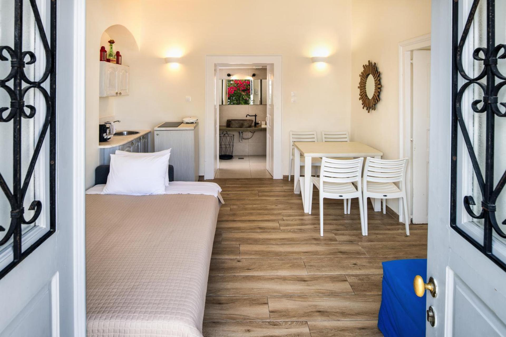 Day One Fira Mansion - Photo 35