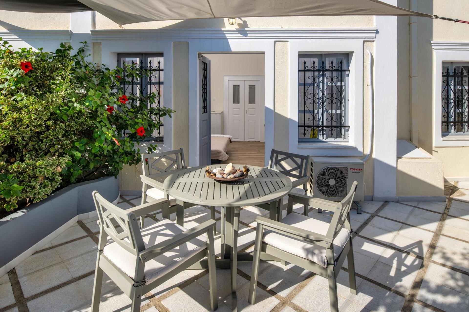 Day One Fira Mansion - Photo 25