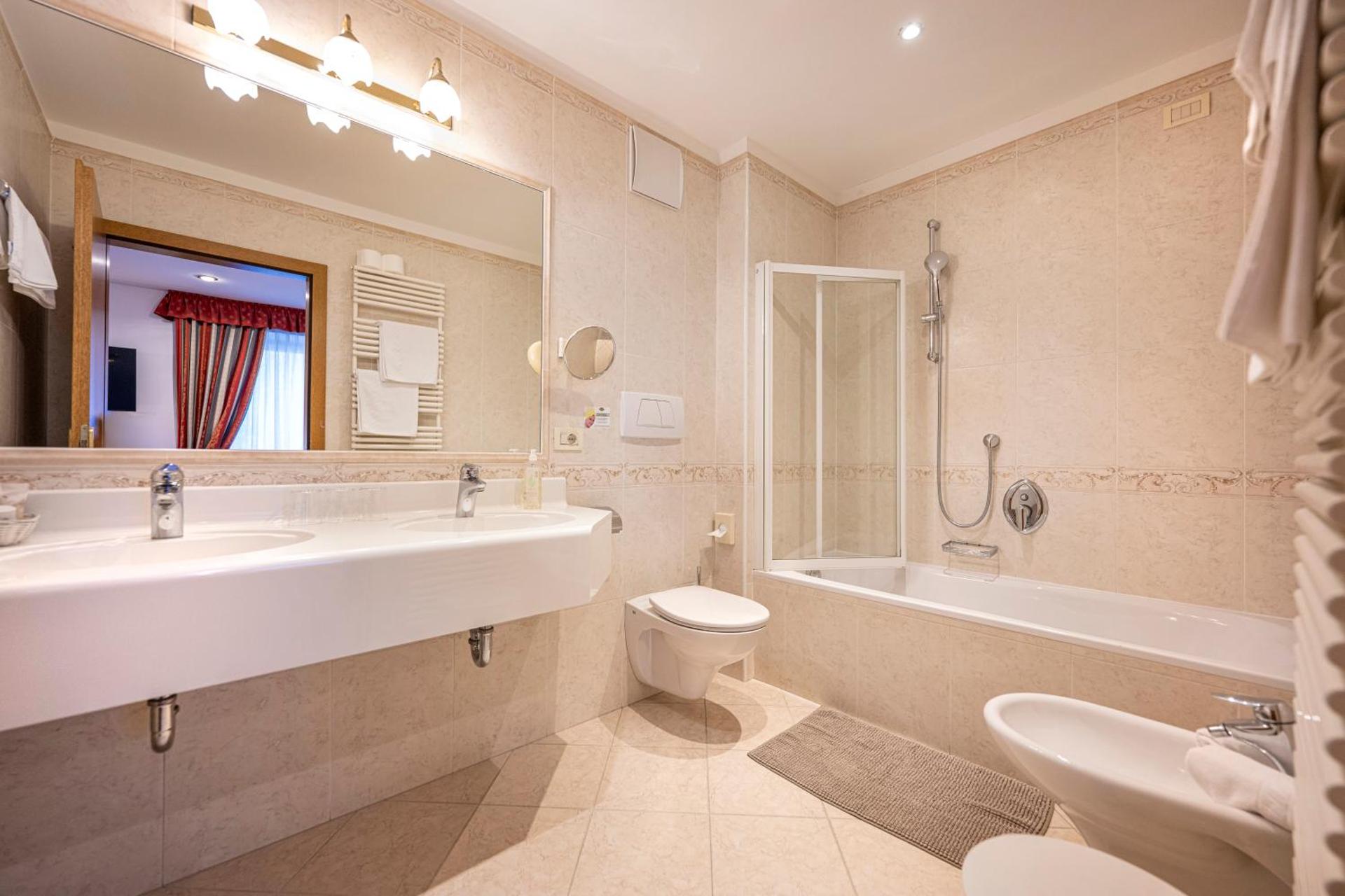 Hotel Touring Dolomites - Photo 68