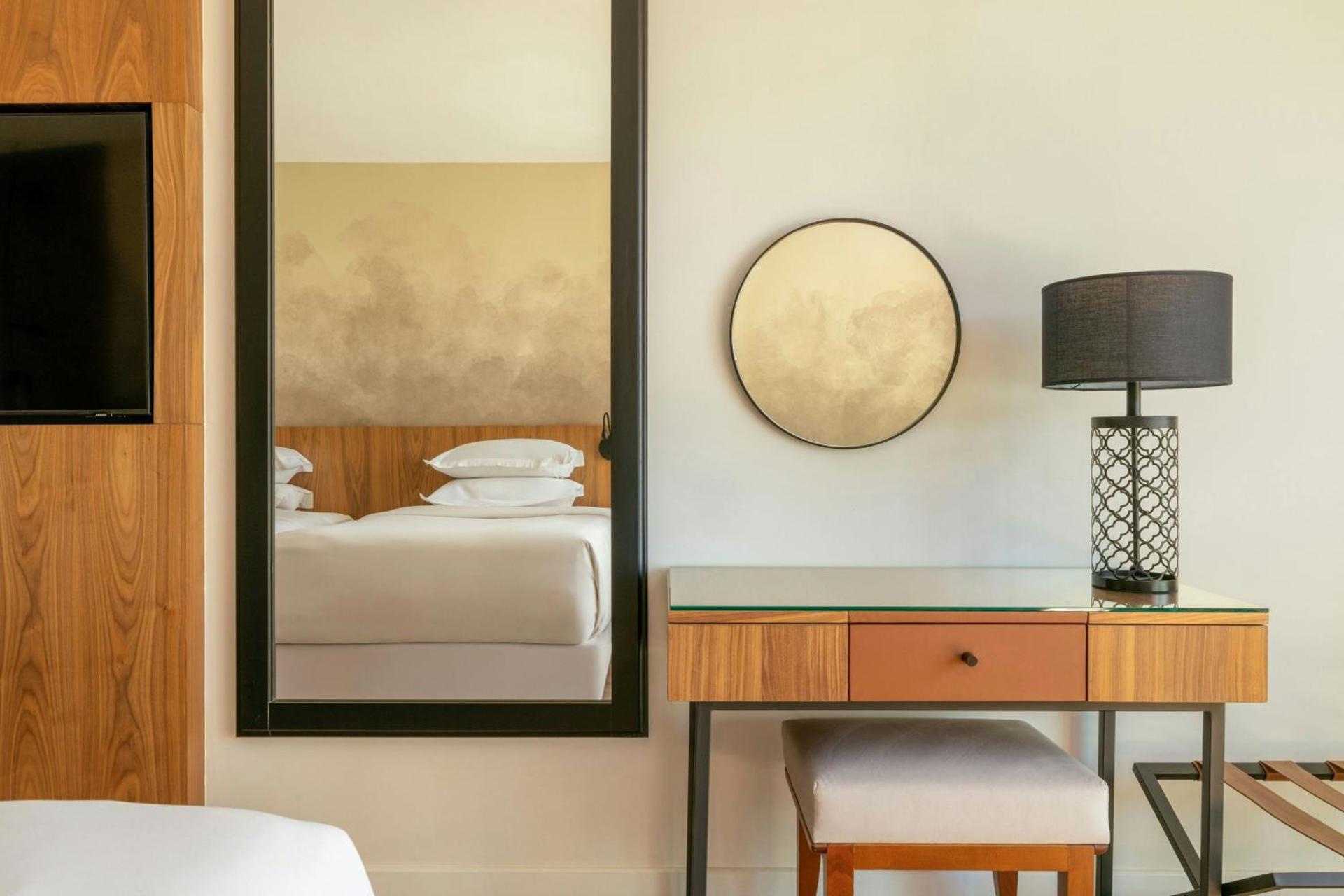 Deluxe Guest room,2 Twin/ single Bed(s), Garden view